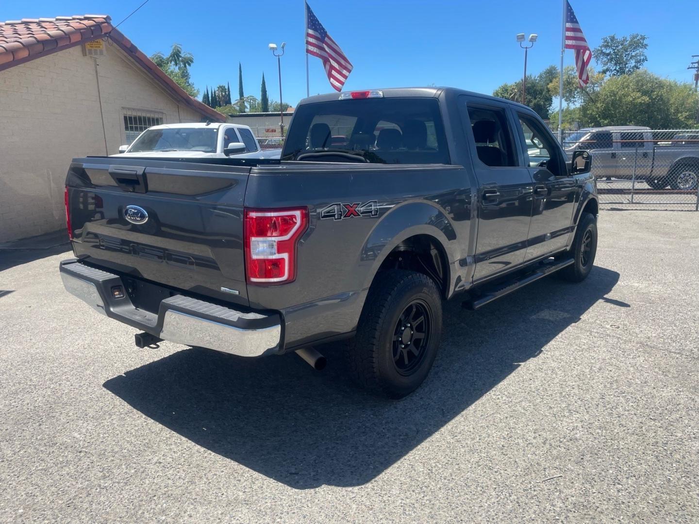 2018 Stone Gray Ford F-150 XLT (1FTEW1EG8JK) with an 3.5L EcoBoost 3.5L Twin Turbo V6 375hp 470ft. lbs. Direct Injection engine, 10-Speed Shiftable Automatic transmission, located at 800 Riverside Ave, Roseville, CA, 95678, (916) 773-4549, 38.732265, -121.291039 - 4X4 SUPERCREW ECOBOOST 3.5 TWIN TURBO XLT SERVICE RECORDS ON CLEAN CARFAX- Photo#3