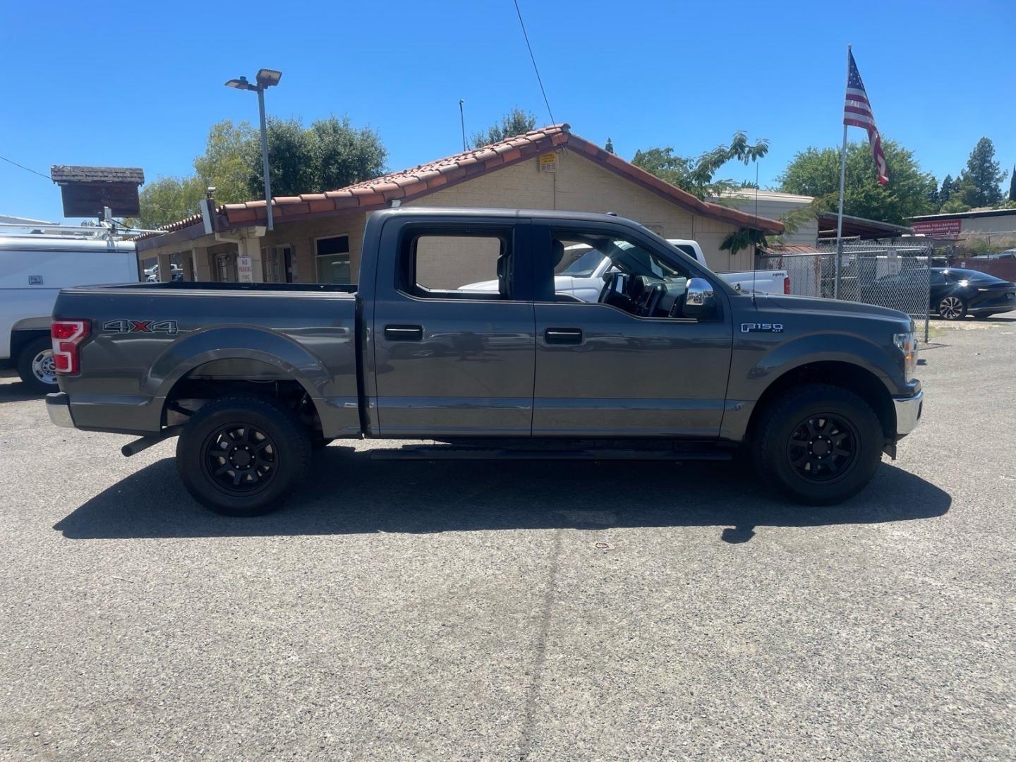 2018 Stone Gray Ford F-150 XLT (1FTEW1EG8JK) with an 3.5L EcoBoost 3.5L Twin Turbo V6 375hp 470ft. lbs. Direct Injection engine, 10-Speed Shiftable Automatic transmission, located at 800 Riverside Ave, Roseville, CA, 95678, (916) 773-4549, 38.732265, -121.291039 - 4X4 SUPERCREW ECOBOOST 3.5 TWIN TURBO XLT SERVICE RECORDS ON CLEAN CARFAX- Photo#5