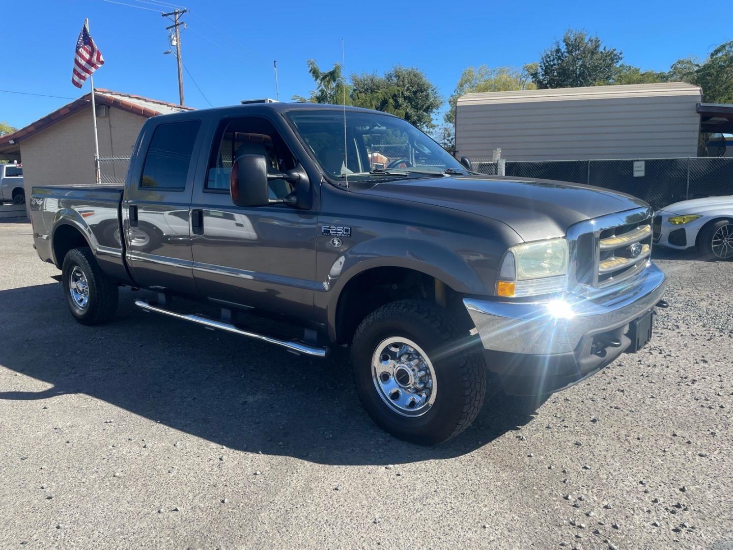 2004 Dark Shadow Grey Clearcoat Metallic Ford F-250 Super Duty XLT (1FTNW21L84E) with an Triton 5.4L V8 260hp 350ft. lbs. Other engine, 4-Speed Automatic transmission, located at 800 Riverside Ave, Roseville, CA, 95678, (916) 773-4549, 38.732265, -121.291039 - 4X4 CREW CAB- Photo#1