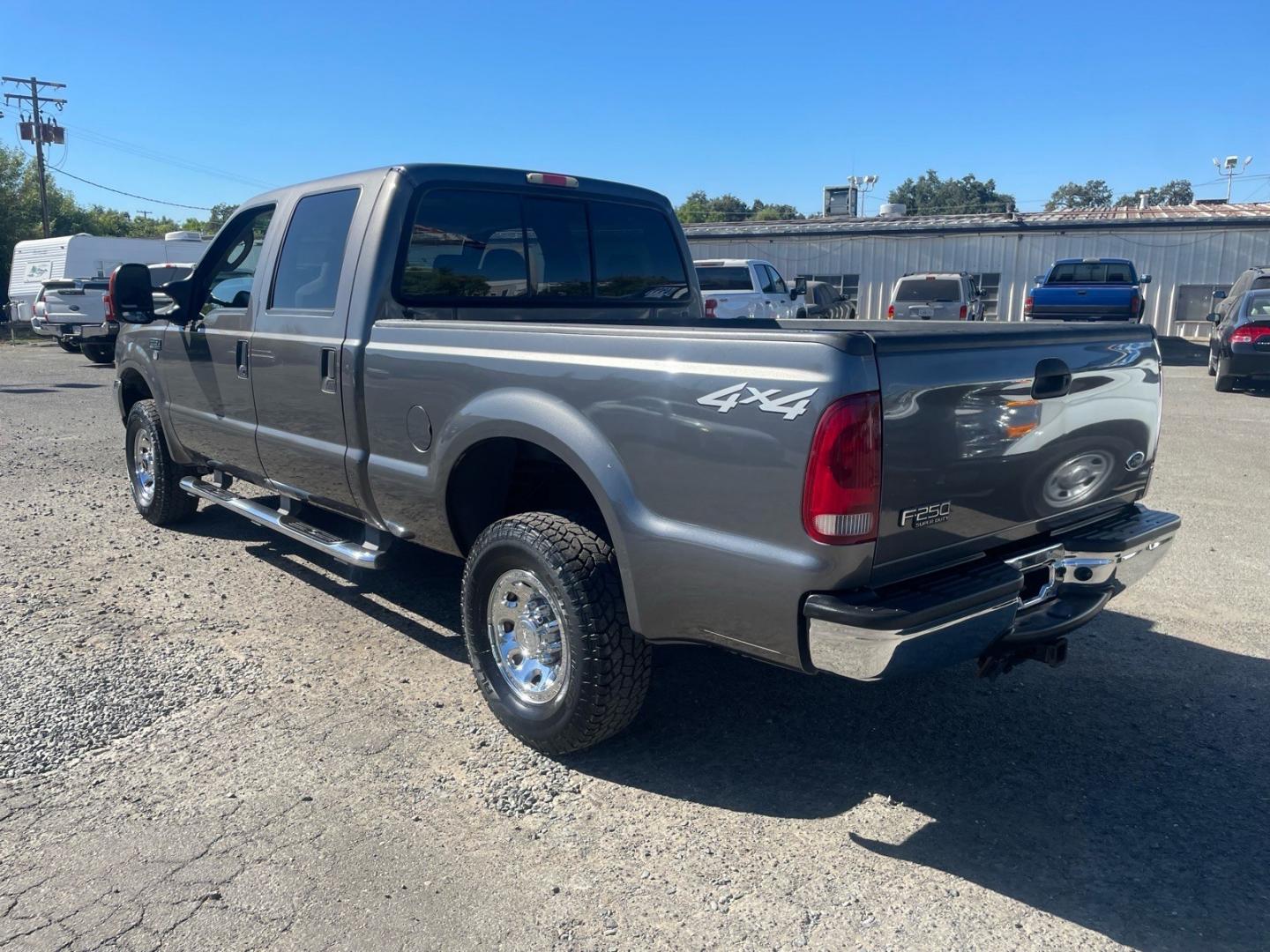2004 Dark Shadow Grey Clearcoat Metallic Ford F-250 Super Duty XLT (1FTNW21L84E) with an Triton 5.4L V8 260hp 350ft. lbs. Other engine, 4-Speed Automatic transmission, located at 800 Riverside Ave, Roseville, CA, 95678, (916) 773-4549, 38.732265, -121.291039 - 4X4 CREW CAB- Photo#2