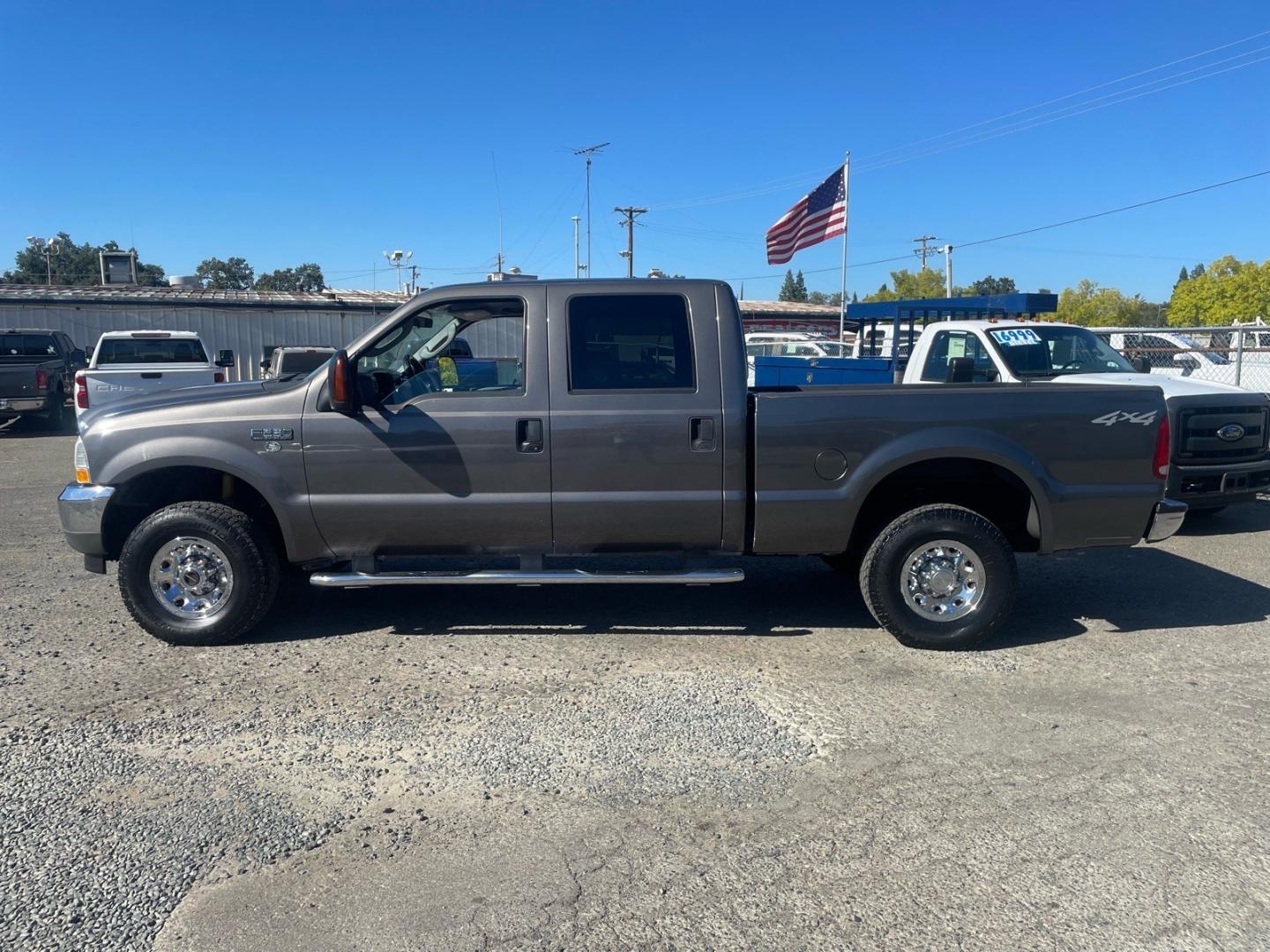 2004 Dark Shadow Grey Clearcoat Metallic Ford F-250 Super Duty XLT (1FTNW21L84E) with an Triton 5.4L V8 260hp 350ft. lbs. Other engine, 4-Speed Automatic transmission, located at 800 Riverside Ave, Roseville, CA, 95678, (916) 773-4549, 38.732265, -121.291039 - 4X4 CREW CAB- Photo#4