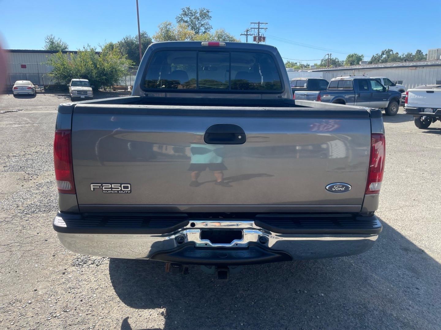 2004 Dark Shadow Grey Clearcoat Metallic Ford F-250 Super Duty XLT (1FTNW21L84E) with an Triton 5.4L V8 260hp 350ft. lbs. Other engine, 4-Speed Automatic transmission, located at 800 Riverside Ave, Roseville, CA, 95678, (916) 773-4549, 38.732265, -121.291039 - 4X4 CREW CAB- Photo#7