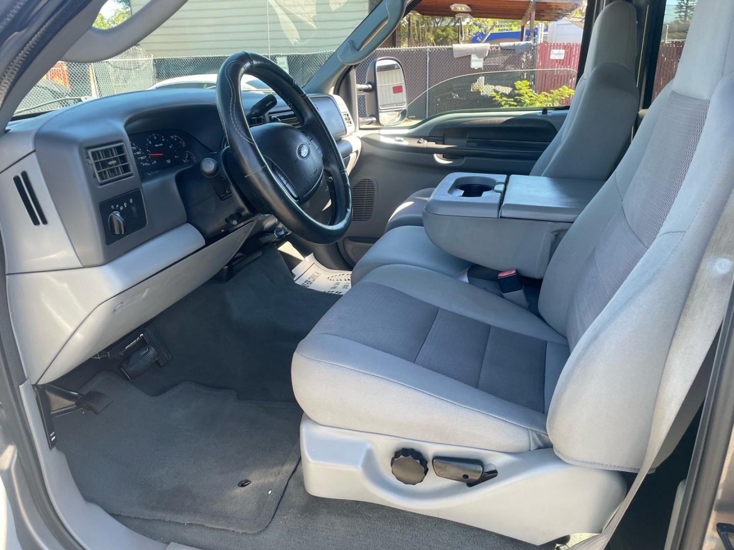 2004 Dark Shadow Grey Clearcoat Metallic Ford F-250 Super Duty XLT (1FTNW21L84E) with an Triton 5.4L V8 260hp 350ft. lbs. Other engine, 4-Speed Automatic transmission, located at 800 Riverside Ave, Roseville, CA, 95678, (916) 773-4549, 38.732265, -121.291039 - 4X4 CREW CAB- Photo#9