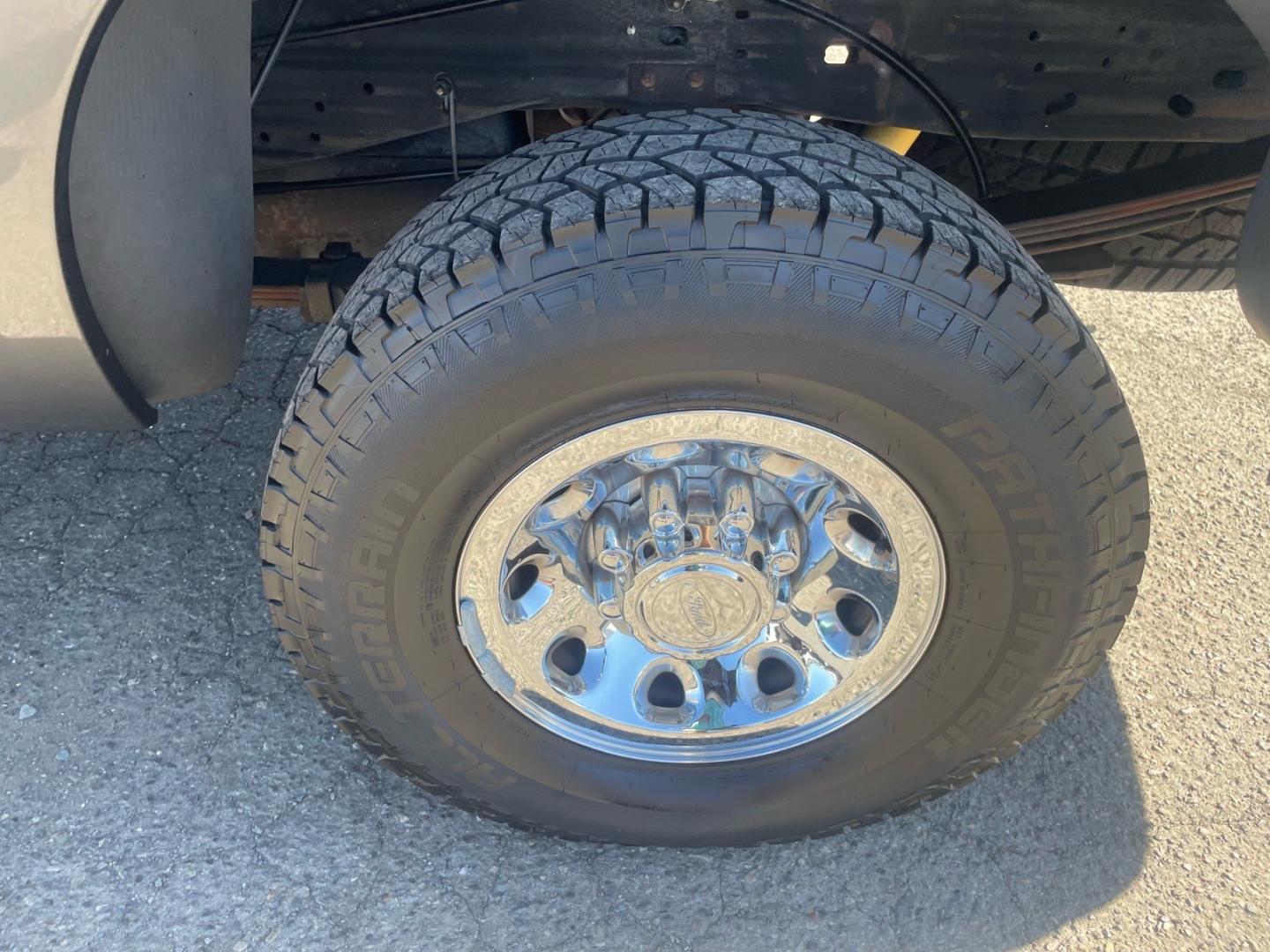 2004 Dark Shadow Grey Clearcoat Metallic Ford F-250 Super Duty XLT (1FTNW21L84E) with an Triton 5.4L V8 260hp 350ft. lbs. Other engine, 4-Speed Automatic transmission, located at 800 Riverside Ave, Roseville, CA, 95678, (916) 773-4549, 38.732265, -121.291039 - 4X4 CREW CAB- Photo#13