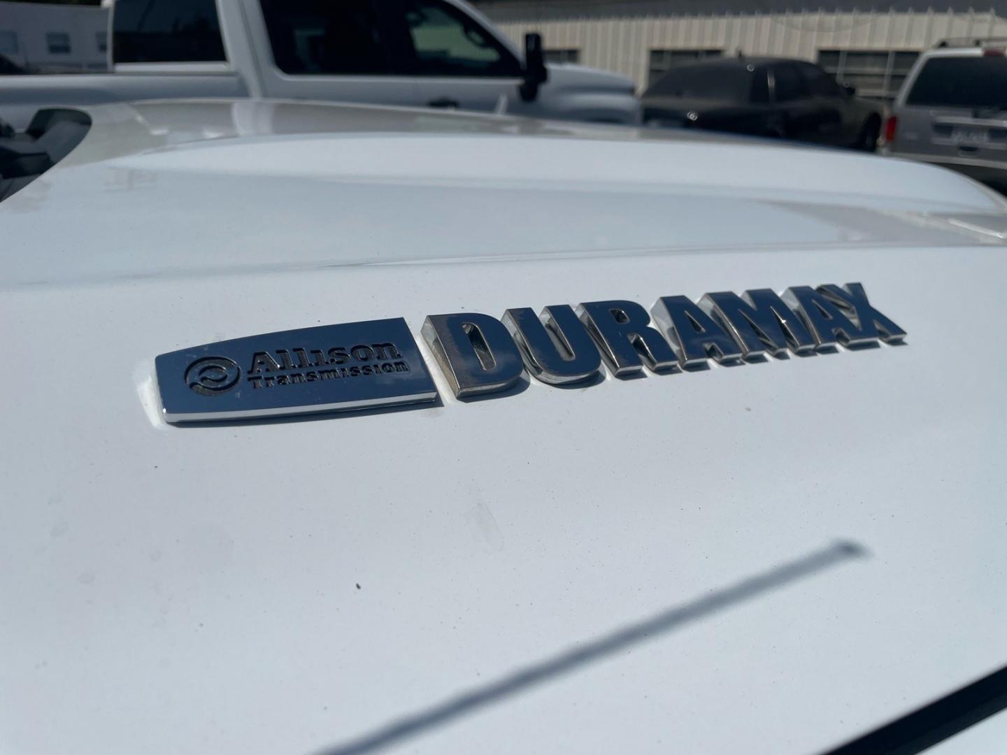 2019 Summit White Chevrolet Silverado 3500HD Work Truck (1GC4KVCY0KF) with an 6.6L Duramax 6.6L Biodiesel Turbo V8 445hp 910ft. lbs. Common Rail Direct Injection engine, Allison 1000 6-Speed Shiftable Automatic transmission, located at 800 Riverside Ave, Roseville, CA, 95678, (916) 773-4549, 38.732265, -121.291039 - DURAMAX DIESEL CREW CAB DUALLY 4X4 DIESEL ALLISON TRANSMISSION SERVICE RECORDS ON CLEAN CARFAX- Photo#2