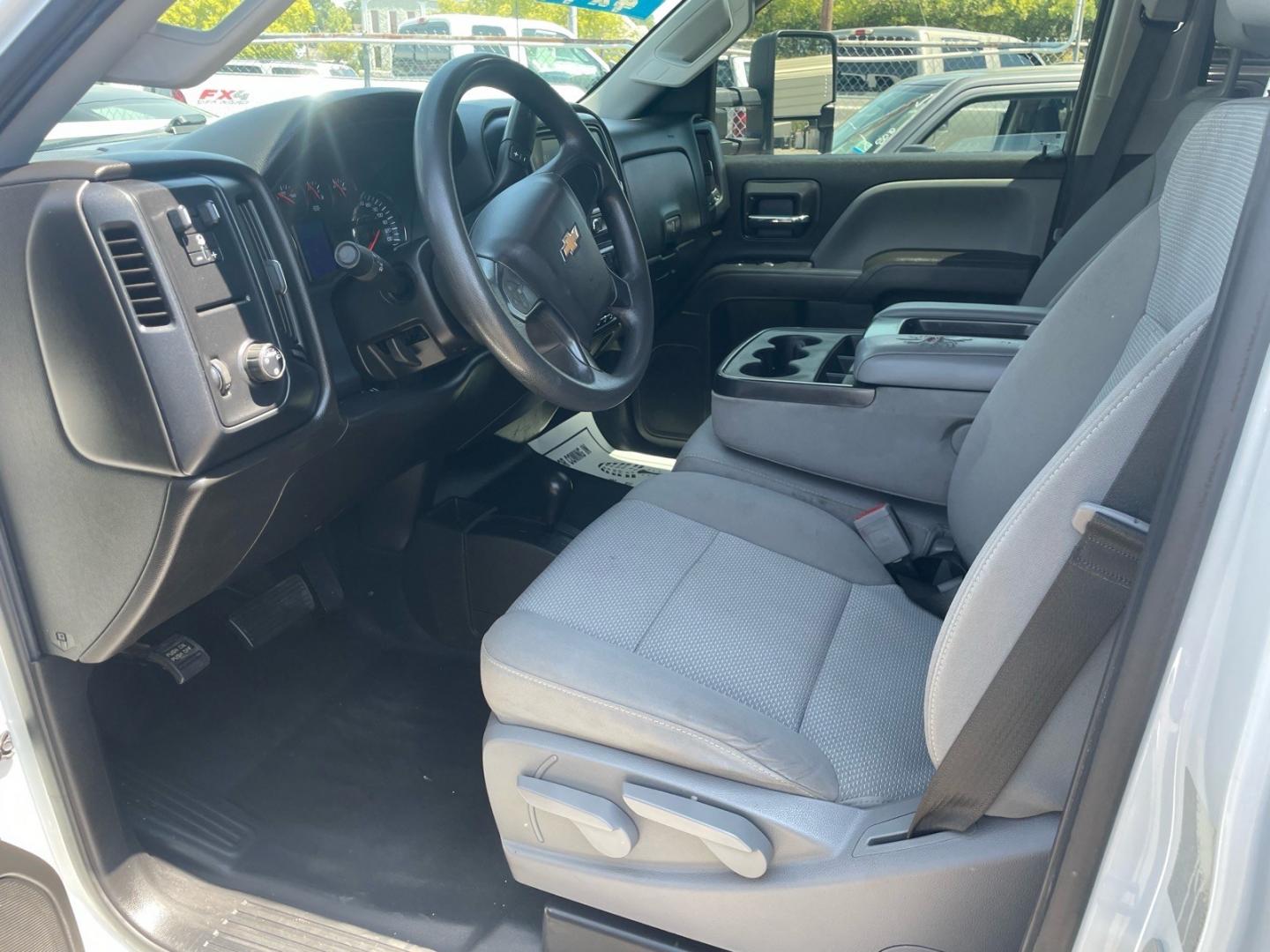 2019 Summit White Chevrolet Silverado 3500HD Work Truck (1GC4KVCY0KF) with an 6.6L Duramax 6.6L Biodiesel Turbo V8 445hp 910ft. lbs. Common Rail Direct Injection engine, Allison 1000 6-Speed Shiftable Automatic transmission, located at 800 Riverside Ave, Roseville, CA, 95678, (916) 773-4549, 38.732265, -121.291039 - DURAMAX DIESEL CREW CAB DUALLY 4X4 DIESEL ALLISON TRANSMISSION SERVICE RECORDS ON CLEAN CARFAX- Photo#10