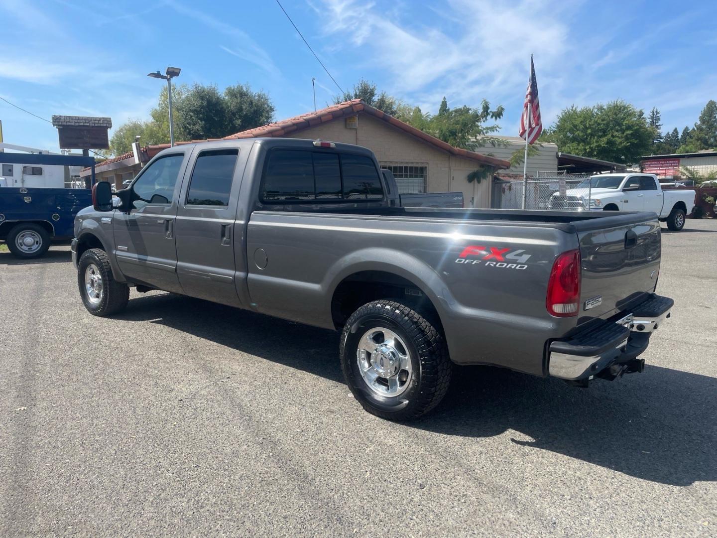 2005 Dark Shadow Grey Clearcoat Metallic Ford F-250 Super Duty Lariat (1FTSW21P45E) with an 6.0L Power Stroke 6.0L Diesel Turbo V8 325hp 560ft. lbs. Direct Injection engine, 5-Speed Automatic transmission, located at 800 Riverside Ave, Roseville, CA, 95678, (916) 773-4549, 38.732265, -121.291039 - DIESEL CREW CAB 4X4 FX4 LARIAT HEADSTUDS SERVICE RECORDS- Photo#2
