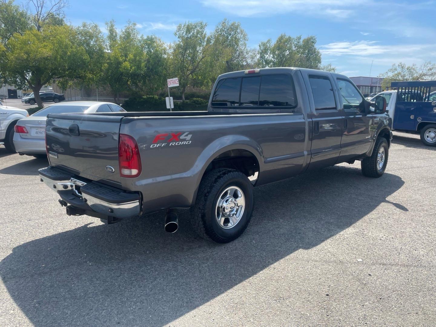 2005 Dark Shadow Grey Clearcoat Metallic Ford F-250 Super Duty Lariat (1FTSW21P45E) with an 6.0L Power Stroke 6.0L Diesel Turbo V8 325hp 560ft. lbs. Direct Injection engine, 5-Speed Automatic transmission, located at 800 Riverside Ave, Roseville, CA, 95678, (916) 773-4549, 38.732265, -121.291039 - DIESEL CREW CAB 4X4 FX4 LARIAT HEADSTUDS SERVICE RECORDS- Photo#3