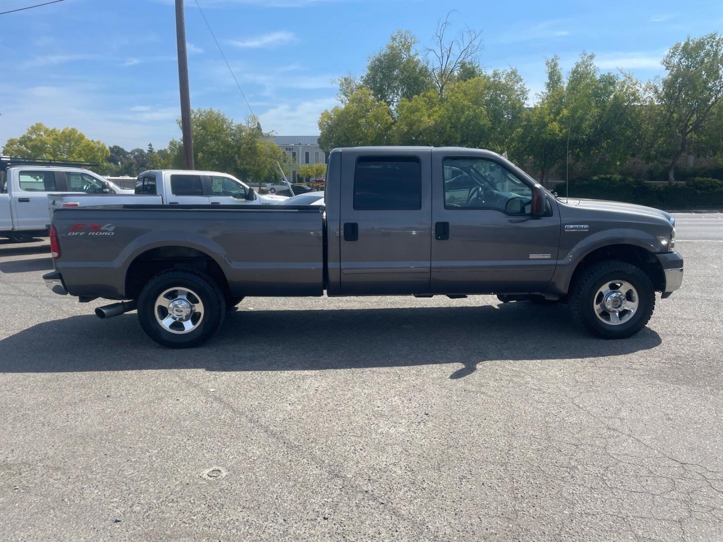 2005 Dark Shadow Grey Clearcoat Metallic Ford F-250 Super Duty Lariat (1FTSW21P45E) with an 6.0L Power Stroke 6.0L Diesel Turbo V8 325hp 560ft. lbs. Direct Injection engine, 5-Speed Automatic transmission, located at 800 Riverside Ave, Roseville, CA, 95678, (916) 773-4549, 38.732265, -121.291039 - DIESEL CREW CAB 4X4 FX4 LARIAT HEADSTUDS SERVICE RECORDS- Photo#5