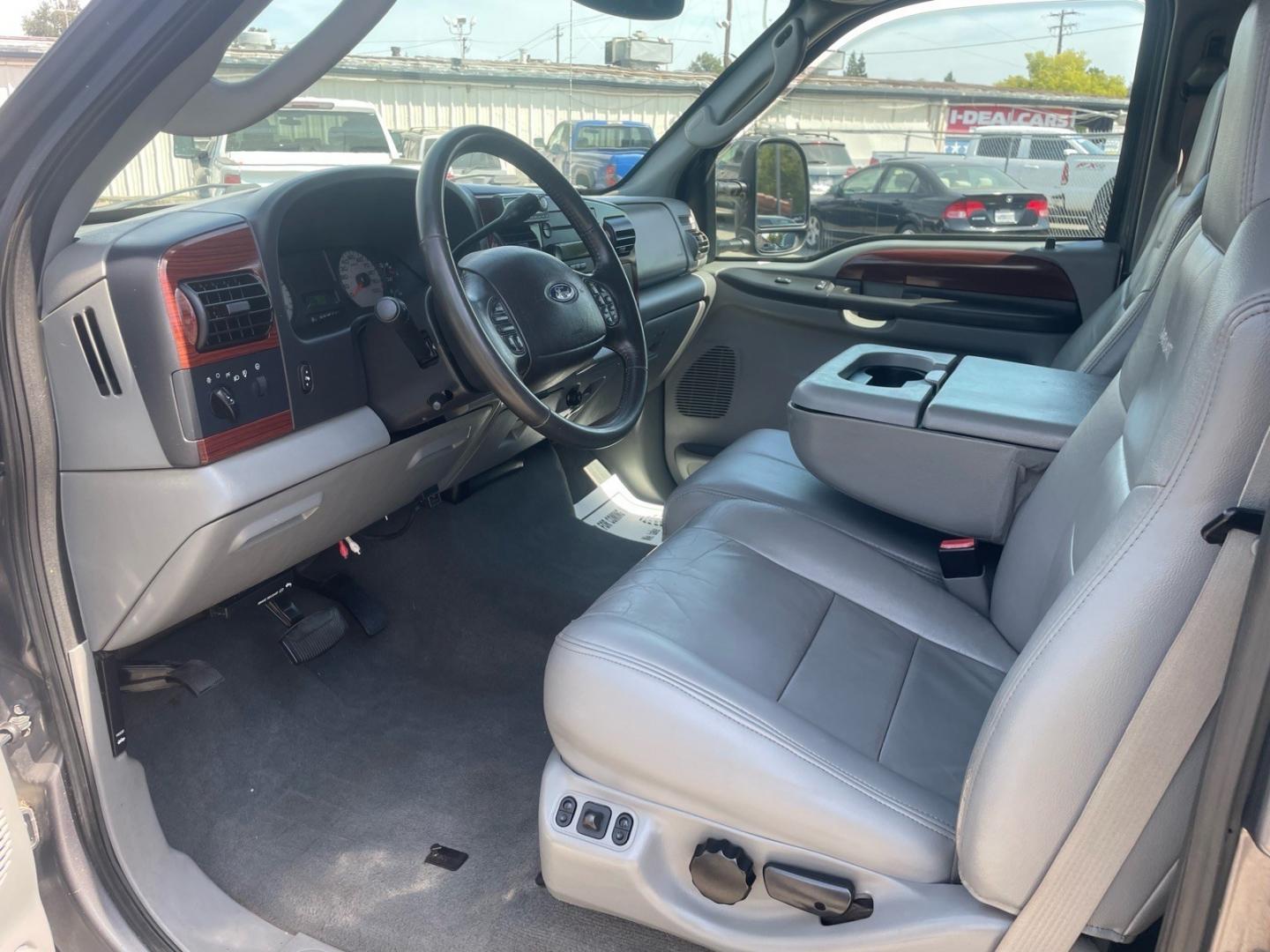 2005 Dark Shadow Grey Clearcoat Metallic Ford F-250 Super Duty Lariat (1FTSW21P45E) with an 6.0L Power Stroke 6.0L Diesel Turbo V8 325hp 560ft. lbs. Direct Injection engine, 5-Speed Automatic transmission, located at 800 Riverside Ave, Roseville, CA, 95678, (916) 773-4549, 38.732265, -121.291039 - DIESEL CREW CAB 4X4 FX4 LARIAT HEADSTUDS SERVICE RECORDS- Photo#9
