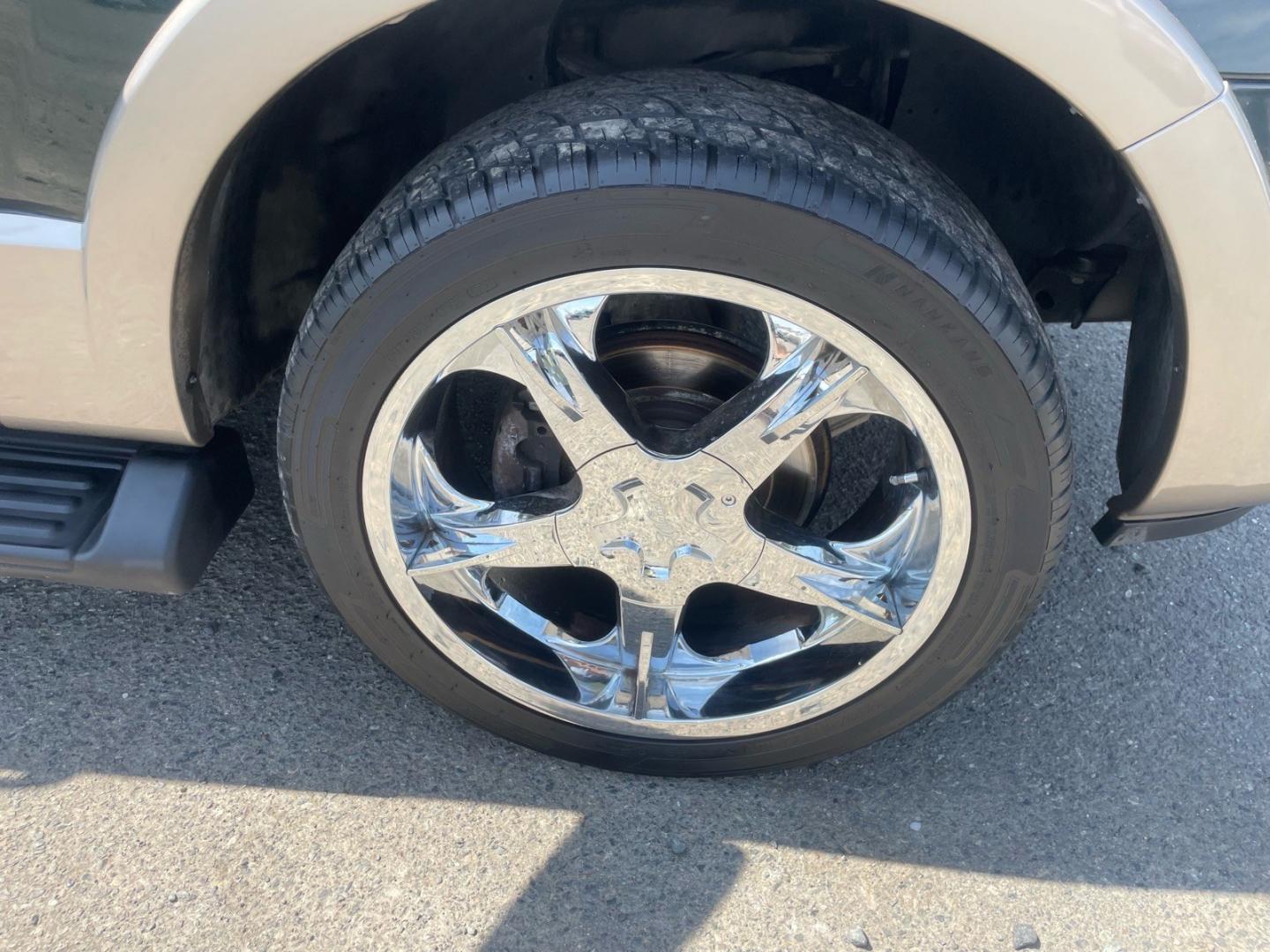 2003 Aspen Green Clearcoat Metallic Ford Expedition Eddie Bauer (1FMFU18L73L) with an Triton 5.4L V8 260hp 350ft. lbs. Other engine, Automatic transmission, located at 800 Riverside Ave, Roseville, CA, 95678, (916) 773-4549, 38.732265, -121.291039 - 4X4 EDDIE BAUER LOW MILES ONE OWNER 3RD ROW SEAT MOONROOF DVD CLEAN CARFAX- Photo#6