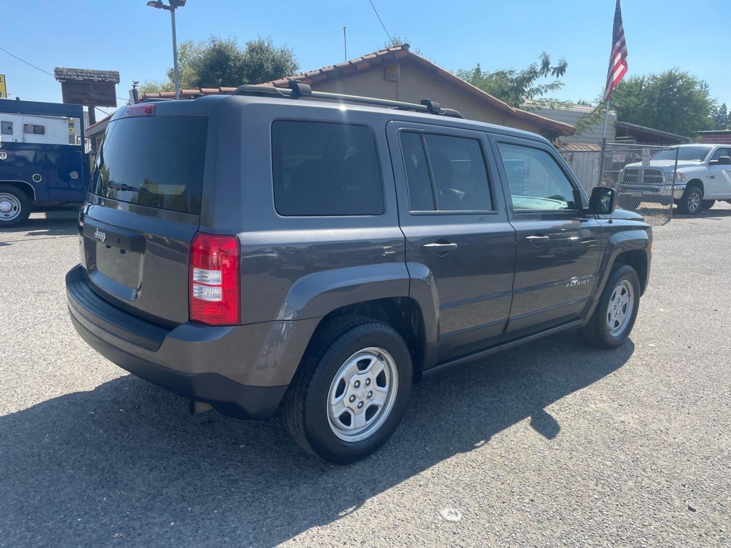2015 Billet Silver Metallic Clear Coat Jeep Patriot Sport (1C4NJPBB5FD) with an 2.4L 2.4L I4 172hp 165ft. lbs. Sequential Multiport Fuel Injection engine, 5-Speed Manual transmission, located at 800 Riverside Ave, Roseville, CA, 95678, (916) 773-4549, 38.732265, -121.291039- Photo#4