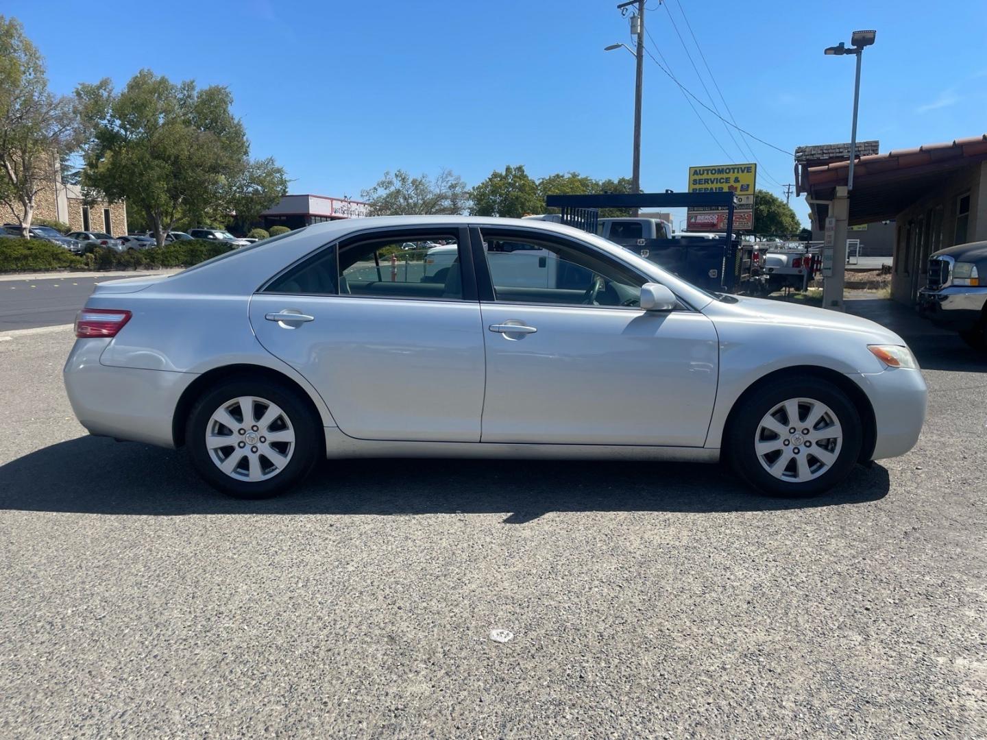 2007 Titanium Metallic Toyota Camry XLE (4T1BE46K27U) with an 2.4L 2.4L I4 158hp 161ft. lbs. Other engine, 5-Speed Automatic transmission, located at 800 Riverside Ave, Roseville, CA, 95678, (916) 773-4549, 38.732265, -121.291039- Photo#5