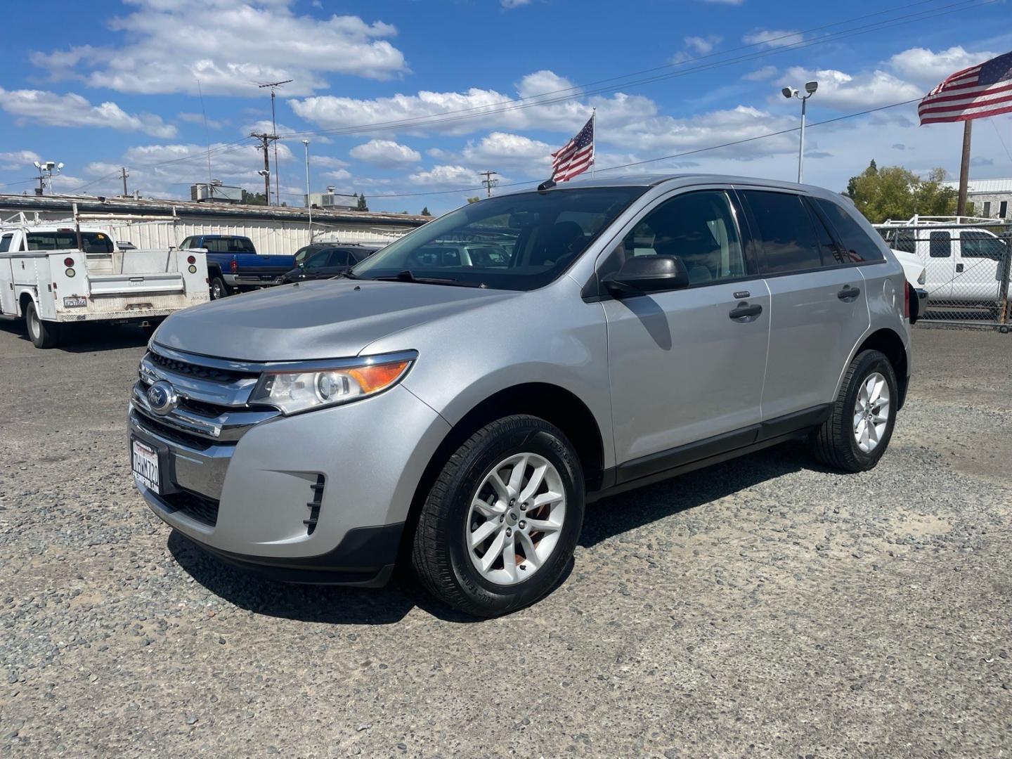 2014 Ingot Silver Metallic Ford Edge SE (2FMDK3GC1EB) with an 3.5L 3.5L V6 285hp 253ft. lbs. Sequential Multiport Fuel Injection engine, 6-Speed Shiftable Automatic transmission, located at 800 Riverside Ave, Roseville, CA, 95678, (916) 773-4549, 38.732265, -121.291039- Photo#1