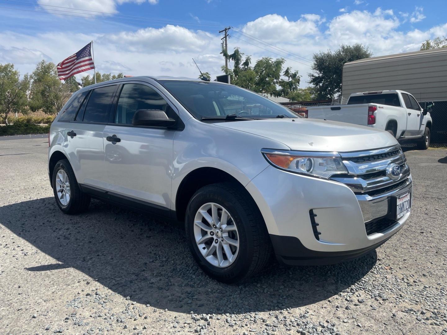 2014 Ingot Silver Metallic Ford Edge SE (2FMDK3GC1EB) with an 3.5L 3.5L V6 285hp 253ft. lbs. Sequential Multiport Fuel Injection engine, 6-Speed Shiftable Automatic transmission, located at 800 Riverside Ave, Roseville, CA, 95678, (916) 773-4549, 38.732265, -121.291039- Photo#2