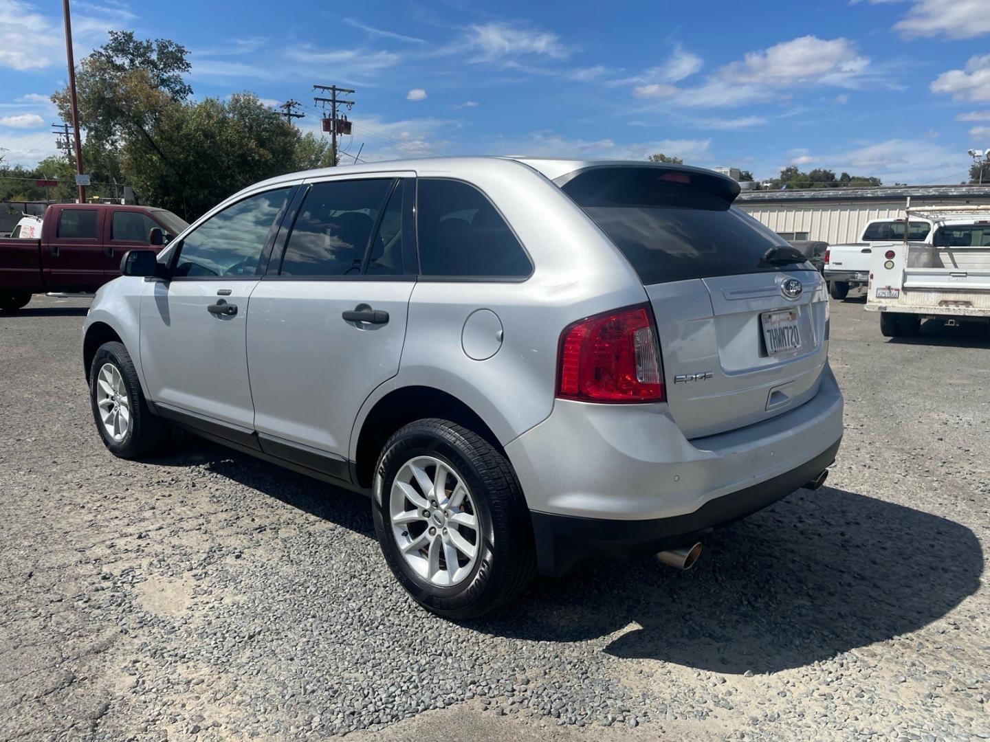 2014 Ingot Silver Metallic Ford Edge SE (2FMDK3GC1EB) with an 3.5L 3.5L V6 285hp 253ft. lbs. Sequential Multiport Fuel Injection engine, 6-Speed Shiftable Automatic transmission, located at 800 Riverside Ave, Roseville, CA, 95678, (916) 773-4549, 38.732265, -121.291039- Photo#3