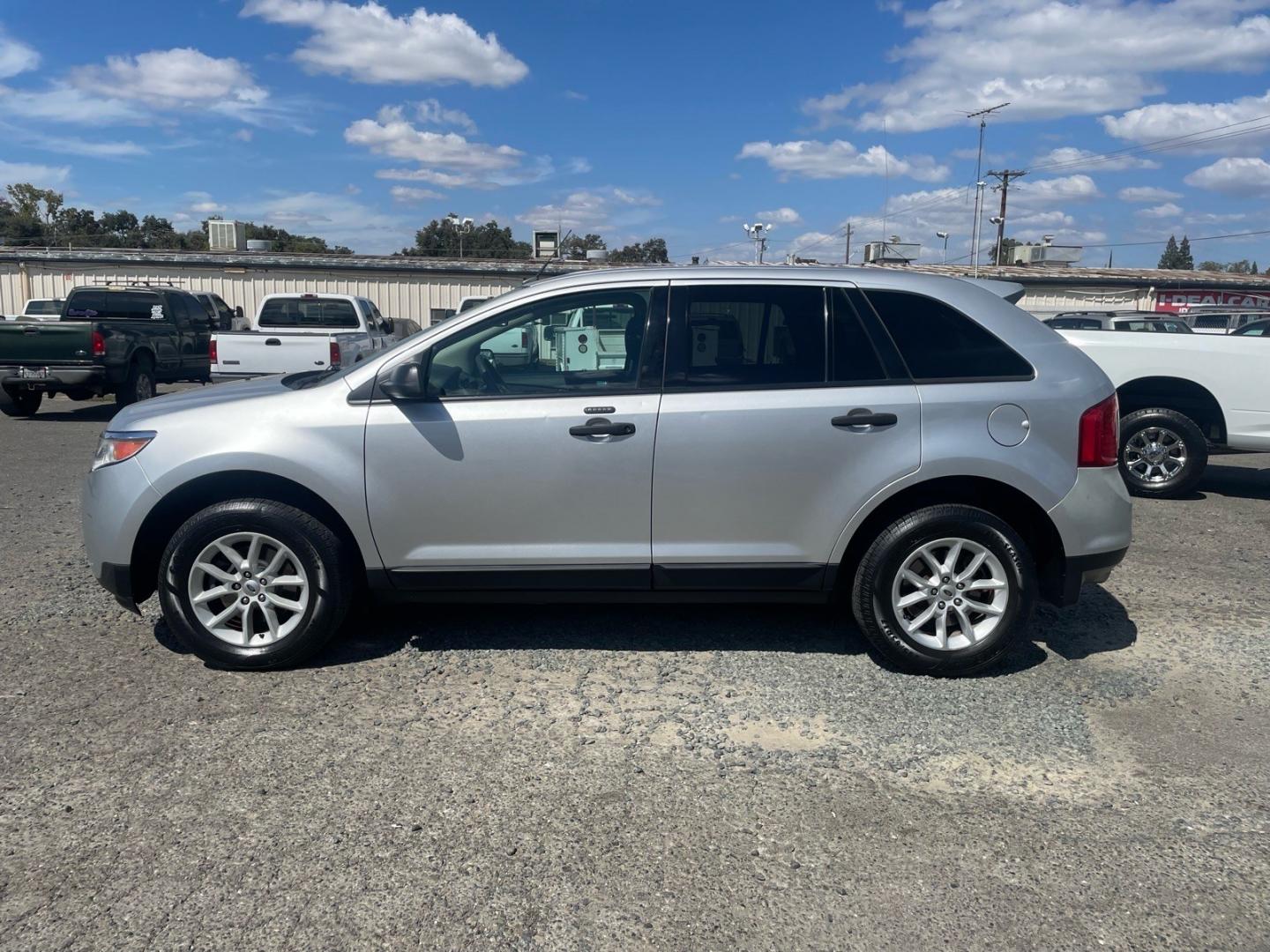 2014 Ingot Silver Metallic Ford Edge SE (2FMDK3GC1EB) with an 3.5L 3.5L V6 285hp 253ft. lbs. Sequential Multiport Fuel Injection engine, 6-Speed Shiftable Automatic transmission, located at 800 Riverside Ave, Roseville, CA, 95678, (916) 773-4549, 38.732265, -121.291039- Photo#5