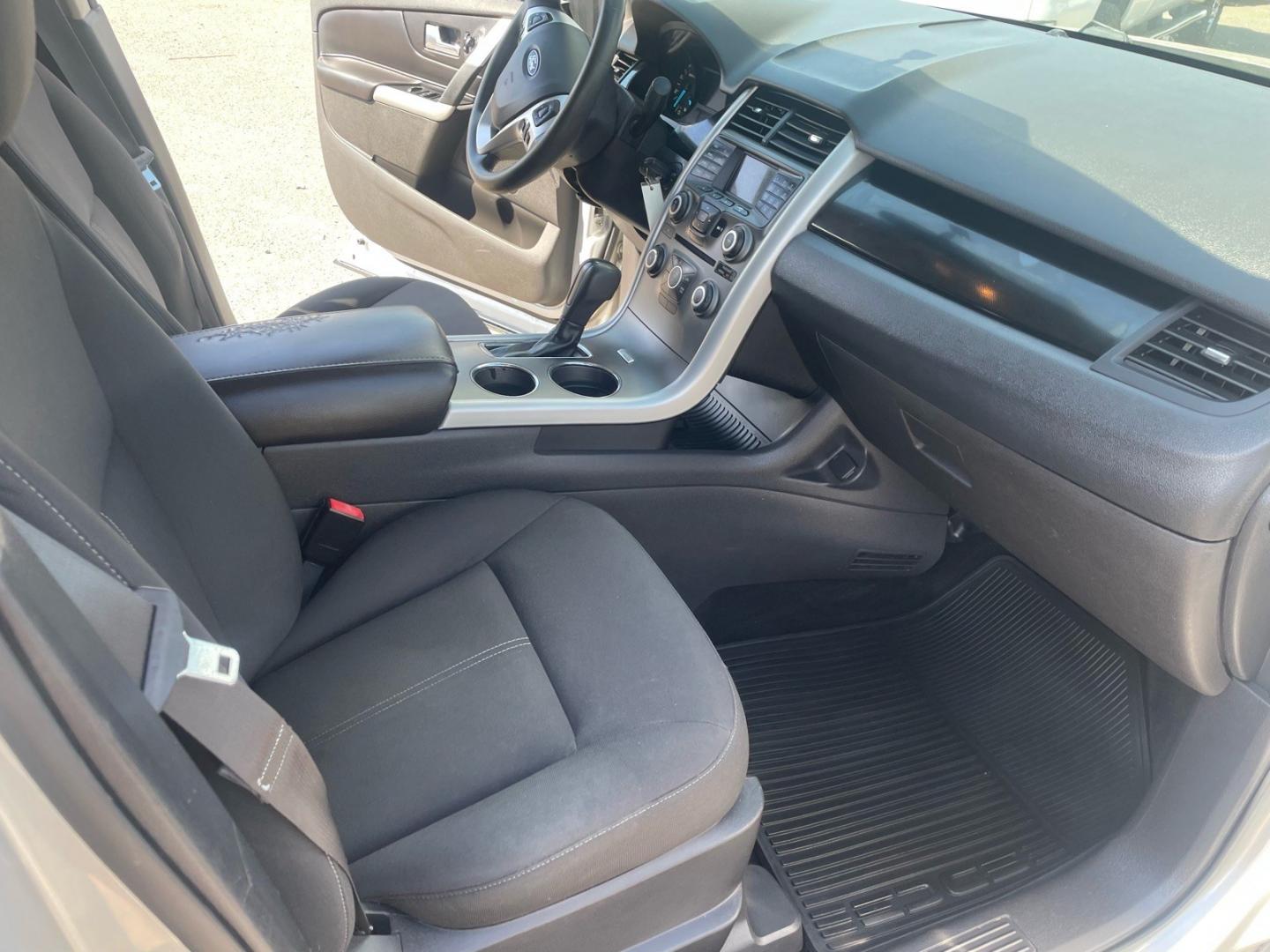 2014 Ingot Silver Metallic Ford Edge SE (2FMDK3GC1EB) with an 3.5L 3.5L V6 285hp 253ft. lbs. Sequential Multiport Fuel Injection engine, 6-Speed Shiftable Automatic transmission, located at 800 Riverside Ave, Roseville, CA, 95678, (916) 773-4549, 38.732265, -121.291039- Photo#13