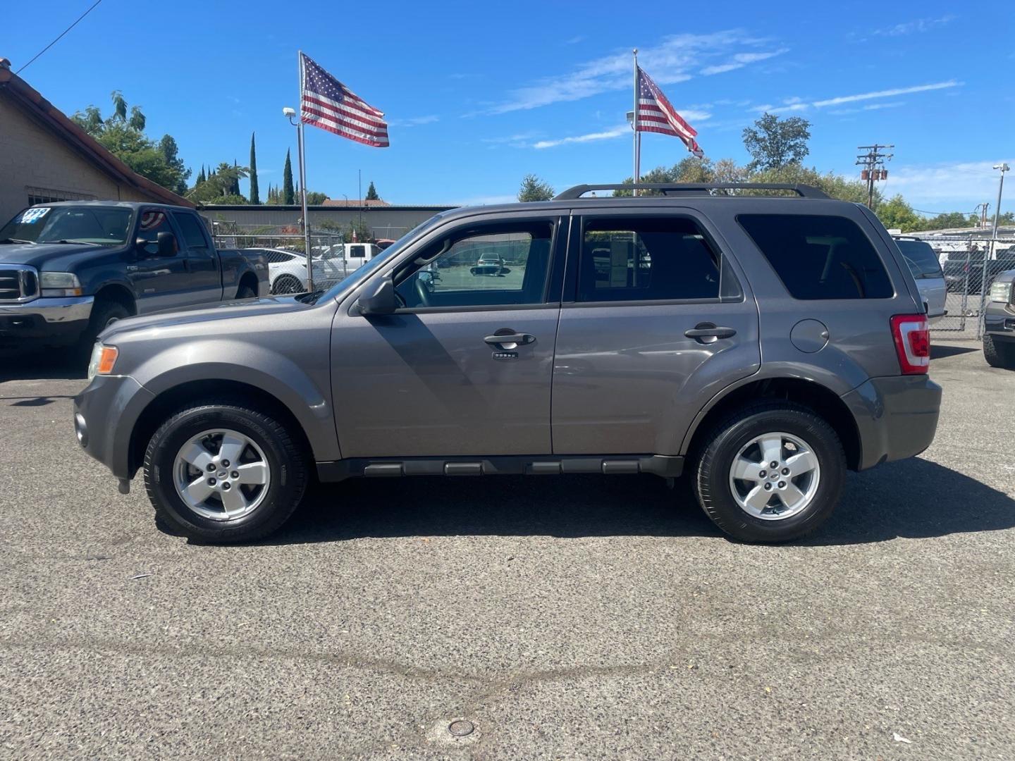 2010 Sterling Grey Metallic Ford Escape XLT (1FMCU0D74AK) with an 2.5L Duratec 2.5L I4 171hp 171ft. lbs. Sequential Multiport Fuel Injection engine, 6-Speed Automatic transmission, located at 800 Riverside Ave, Roseville, CA, 95678, (916) 773-4549, 38.732265, -121.291039- Photo#4