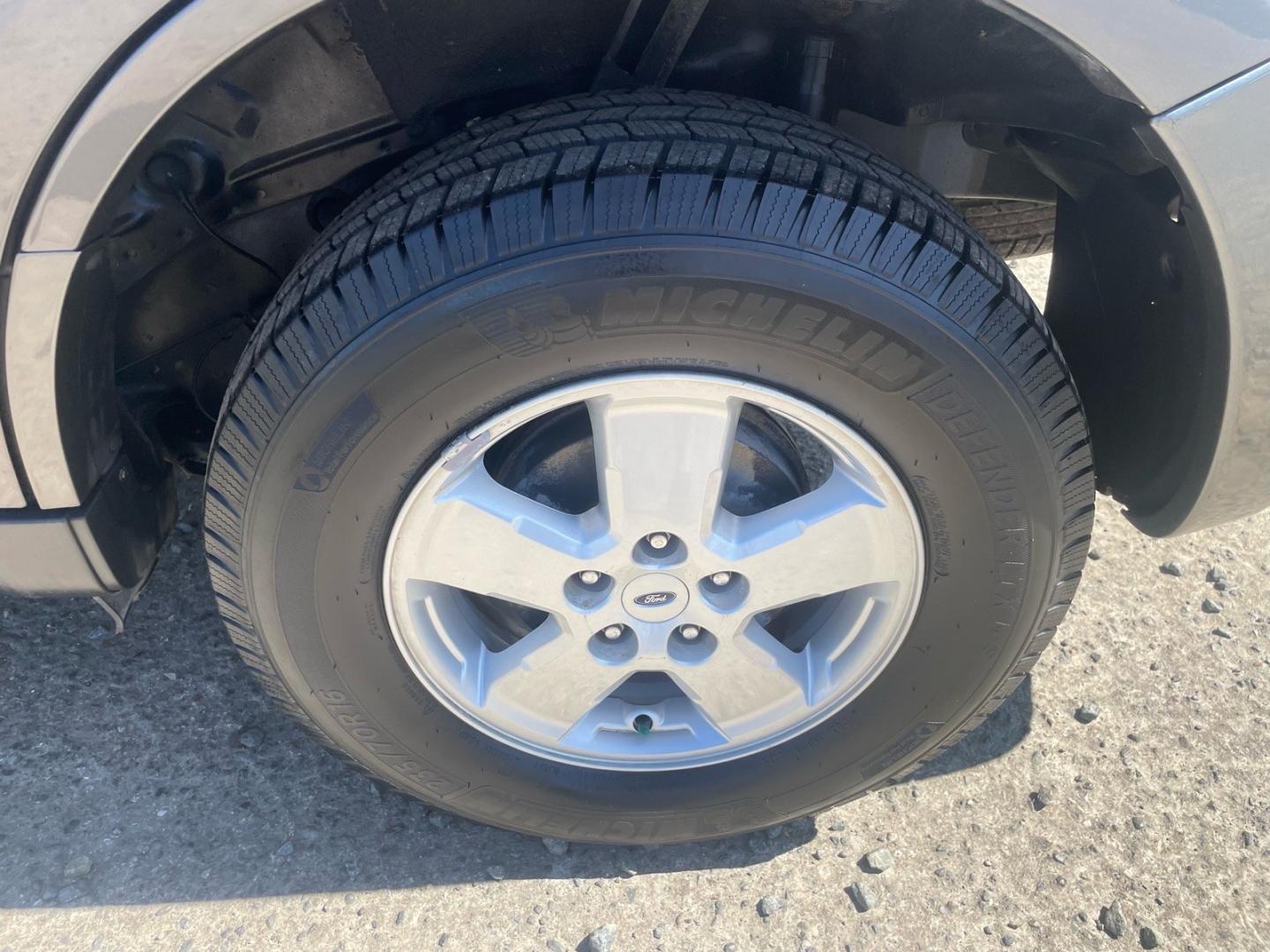 2010 Sterling Grey Metallic Ford Escape XLT (1FMCU0D74AK) with an 2.5L Duratec 2.5L I4 171hp 171ft. lbs. Sequential Multiport Fuel Injection engine, 6-Speed Automatic transmission, located at 800 Riverside Ave, Roseville, CA, 95678, (916) 773-4549, 38.732265, -121.291039- Photo#6