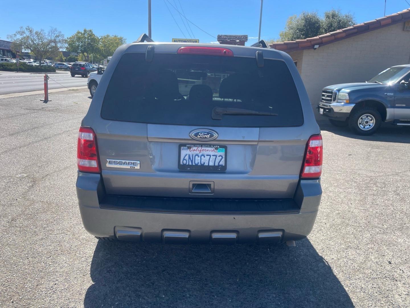 2010 Sterling Grey Metallic Ford Escape XLT (1FMCU0D74AK) with an 2.5L Duratec 2.5L I4 171hp 171ft. lbs. Sequential Multiport Fuel Injection engine, 6-Speed Automatic transmission, located at 800 Riverside Ave, Roseville, CA, 95678, (916) 773-4549, 38.732265, -121.291039- Photo#8