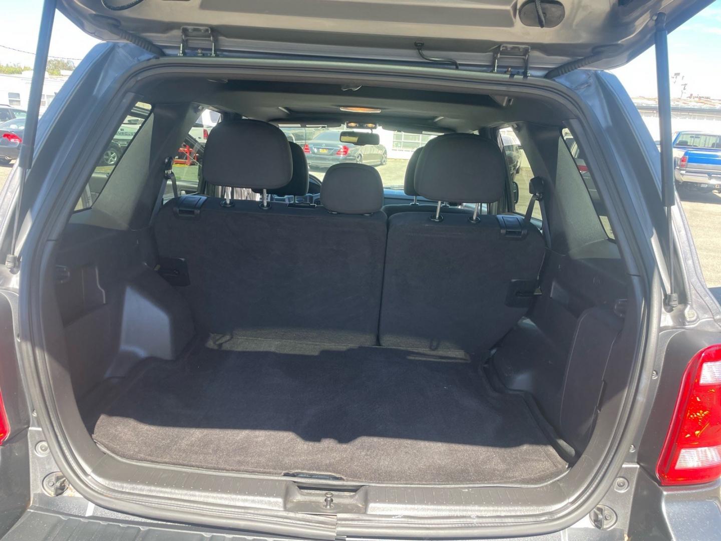 2010 Sterling Grey Metallic Ford Escape XLT (1FMCU0D74AK) with an 2.5L Duratec 2.5L I4 171hp 171ft. lbs. Sequential Multiport Fuel Injection engine, 6-Speed Automatic transmission, located at 800 Riverside Ave, Roseville, CA, 95678, (916) 773-4549, 38.732265, -121.291039- Photo#9