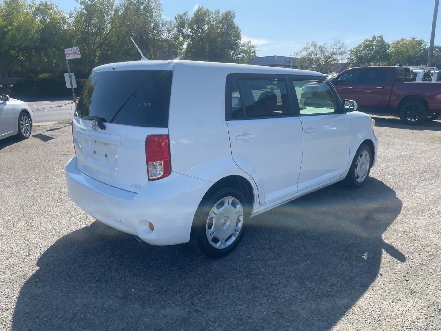 2012 Super White Scion xB Base (JTLZE4FE3CJ) with an 2.4L 2.4L I4 158hp 162ft. lbs. Sequential Electronic Fuel Injection engine, 4-Speed Automatic transmission, located at 800 Riverside Ave, Roseville, CA, 95678, (916) 773-4549, 38.732265, -121.291039- Photo#3