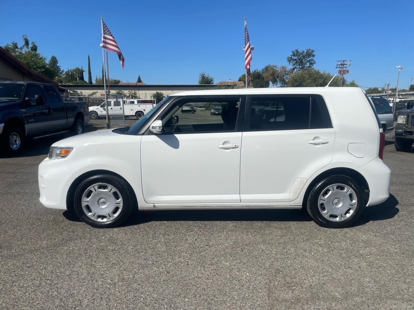 2012 Super White Scion xB Base (JTLZE4FE3CJ) with an 2.4L 2.4L I4 158hp 162ft. lbs. Sequential Electronic Fuel Injection engine, 4-Speed Automatic transmission, located at 800 Riverside Ave, Roseville, CA, 95678, (916) 773-4549, 38.732265, -121.291039- Photo#4