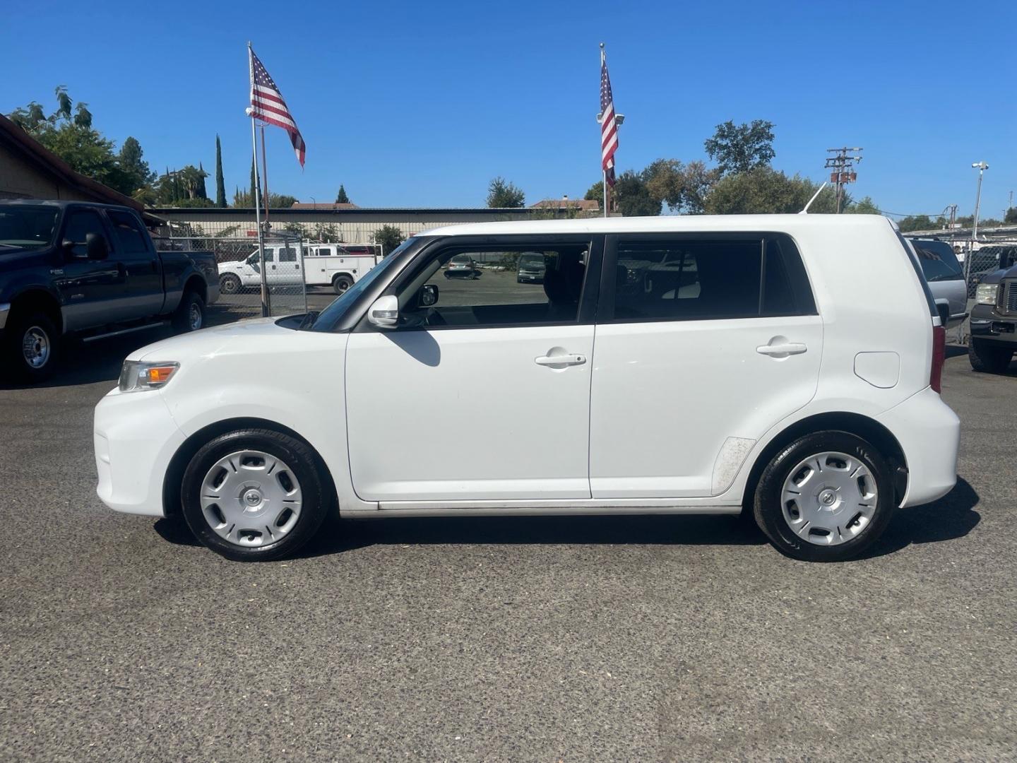 2012 Super White Scion xB Base (JTLZE4FE3CJ) with an 2.4L 2.4L I4 158hp 162ft. lbs. Sequential Electronic Fuel Injection engine, 4-Speed Automatic transmission, located at 800 Riverside Ave, Roseville, CA, 95678, (916) 773-4549, 38.732265, -121.291039- Photo#4