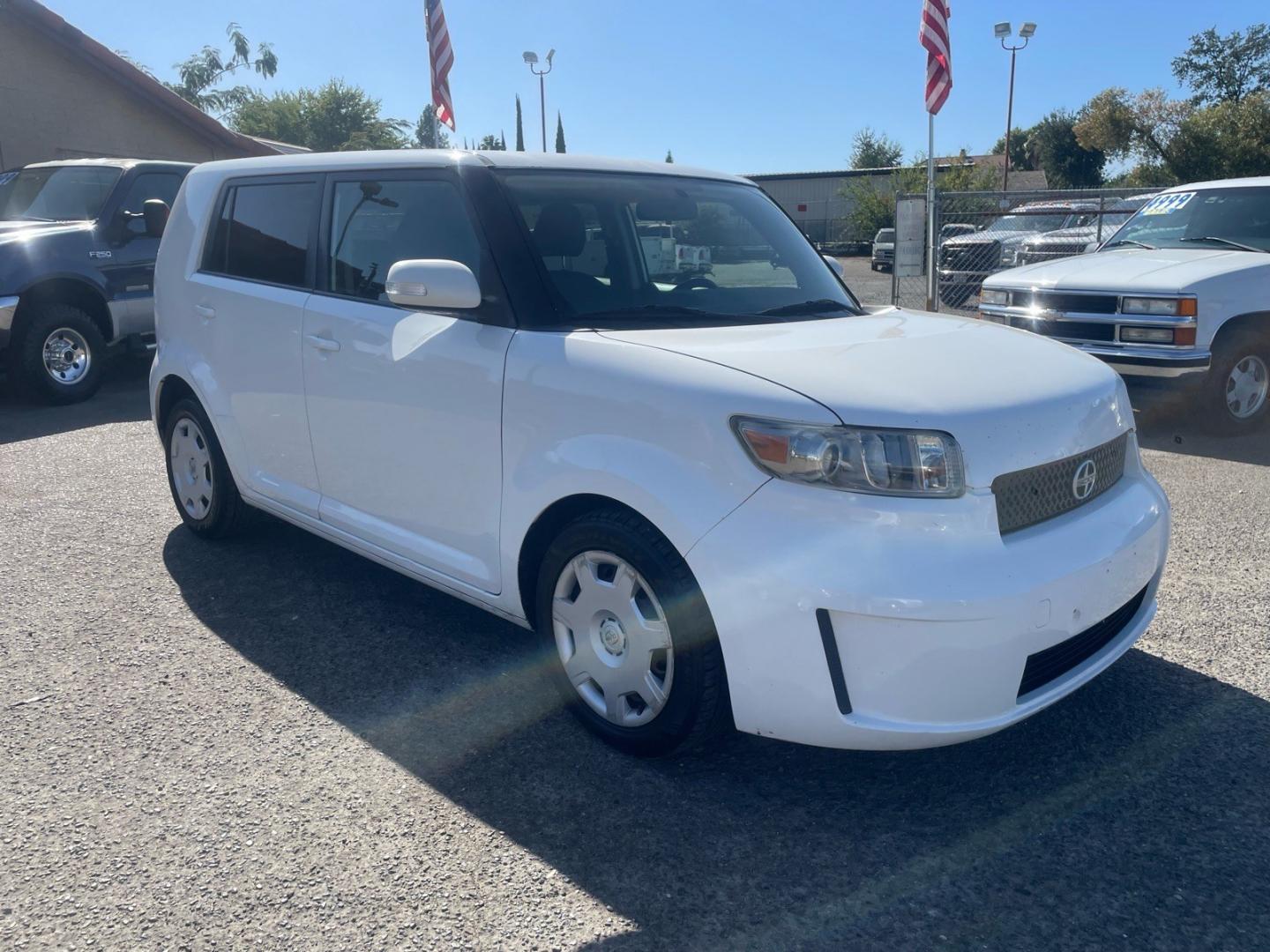 2008 Super White Scion xB Base (JTLKE50E081) with an 2.4L 2.4L I4 158hp 162ft. lbs. Sequential Electronic Fuel Injection engine, 4-Speed Automatic transmission, located at 800 Riverside Ave, Roseville, CA, 95678, (916) 773-4549, 38.732265, -121.291039 - CLEAN CARFAX- Photo#1