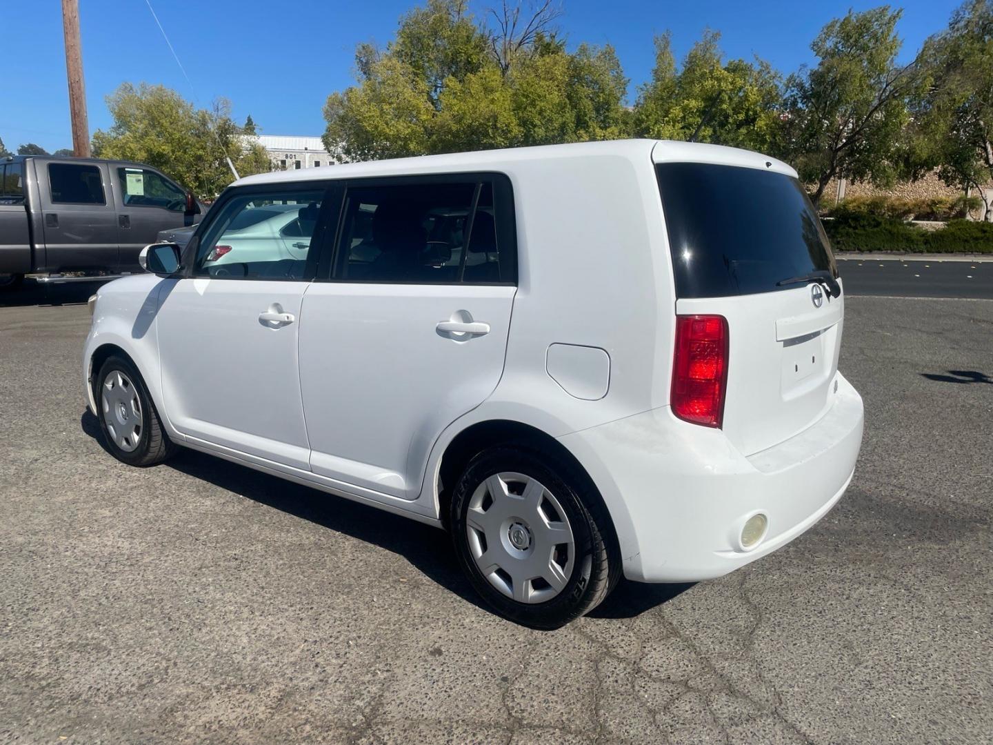 2008 Super White Scion xB Base (JTLKE50E081) with an 2.4L 2.4L I4 158hp 162ft. lbs. Sequential Electronic Fuel Injection engine, 4-Speed Automatic transmission, located at 800 Riverside Ave, Roseville, CA, 95678, (916) 773-4549, 38.732265, -121.291039 - CLEAN CARFAX- Photo#2