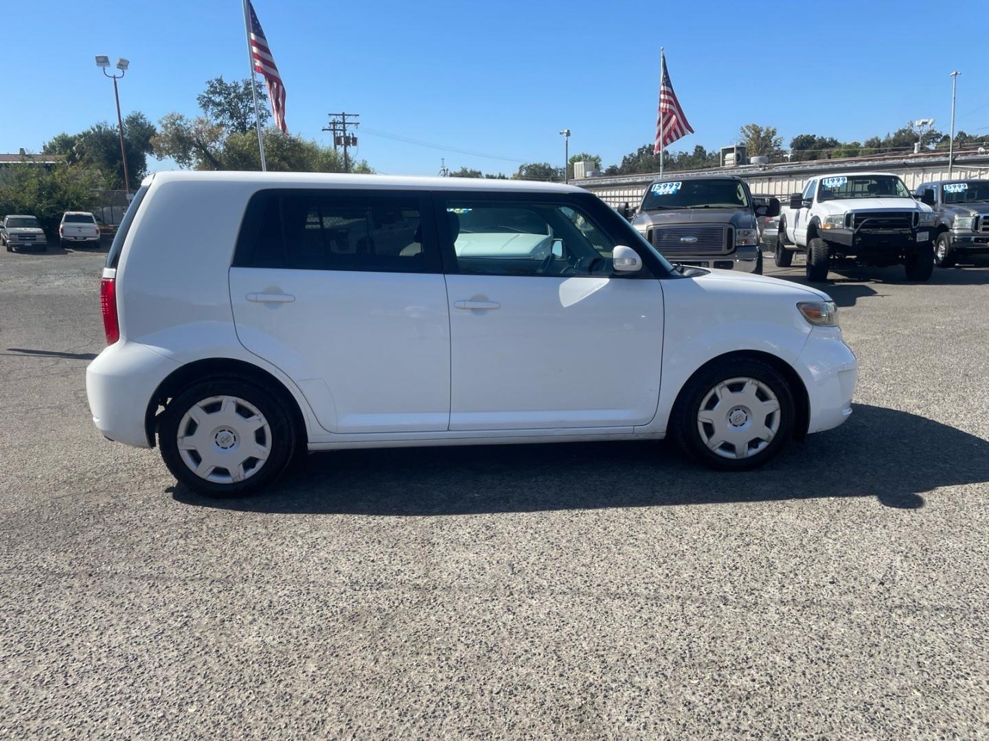 2008 Super White Scion xB Base (JTLKE50E081) with an 2.4L 2.4L I4 158hp 162ft. lbs. Sequential Electronic Fuel Injection engine, 4-Speed Automatic transmission, located at 800 Riverside Ave, Roseville, CA, 95678, (916) 773-4549, 38.732265, -121.291039 - CLEAN CARFAX- Photo#5