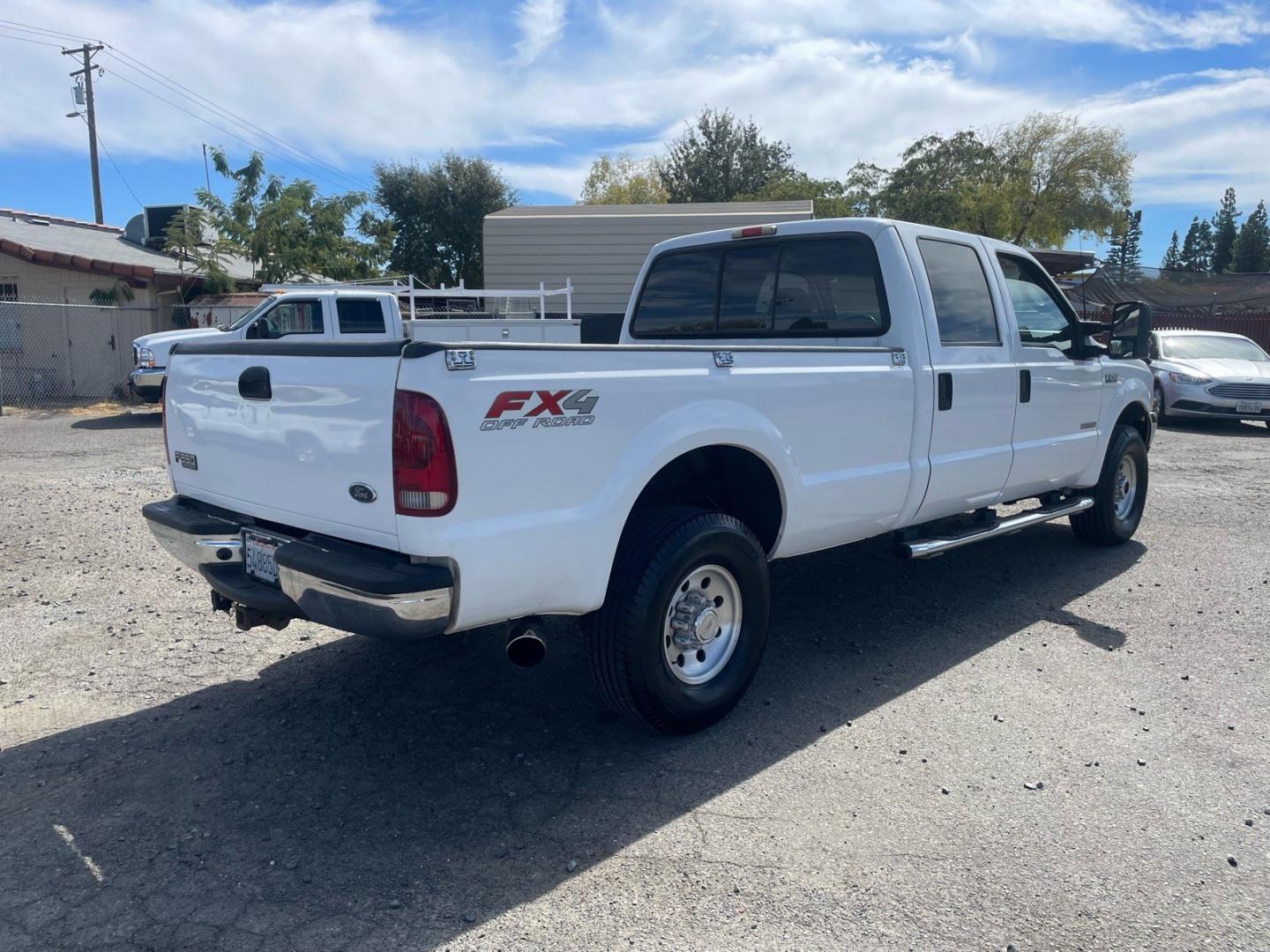 2003 Oxford White Ford F-250 Super Duty XLT (1FTNW21P63E) with an Power Stroke 6.0L Diesel Turbo V8 325hp 560ft. lbs. Other engine, 5-Speed Automatic transmission, located at 800 Riverside Ave, Roseville, CA, 95678, (916) 773-4549, 38.732265, -121.291039 - DIESEL CREW CAB 4X4 FX4 XLT SERVICE RECORDS ON CLEAN CARFAX- Photo#3