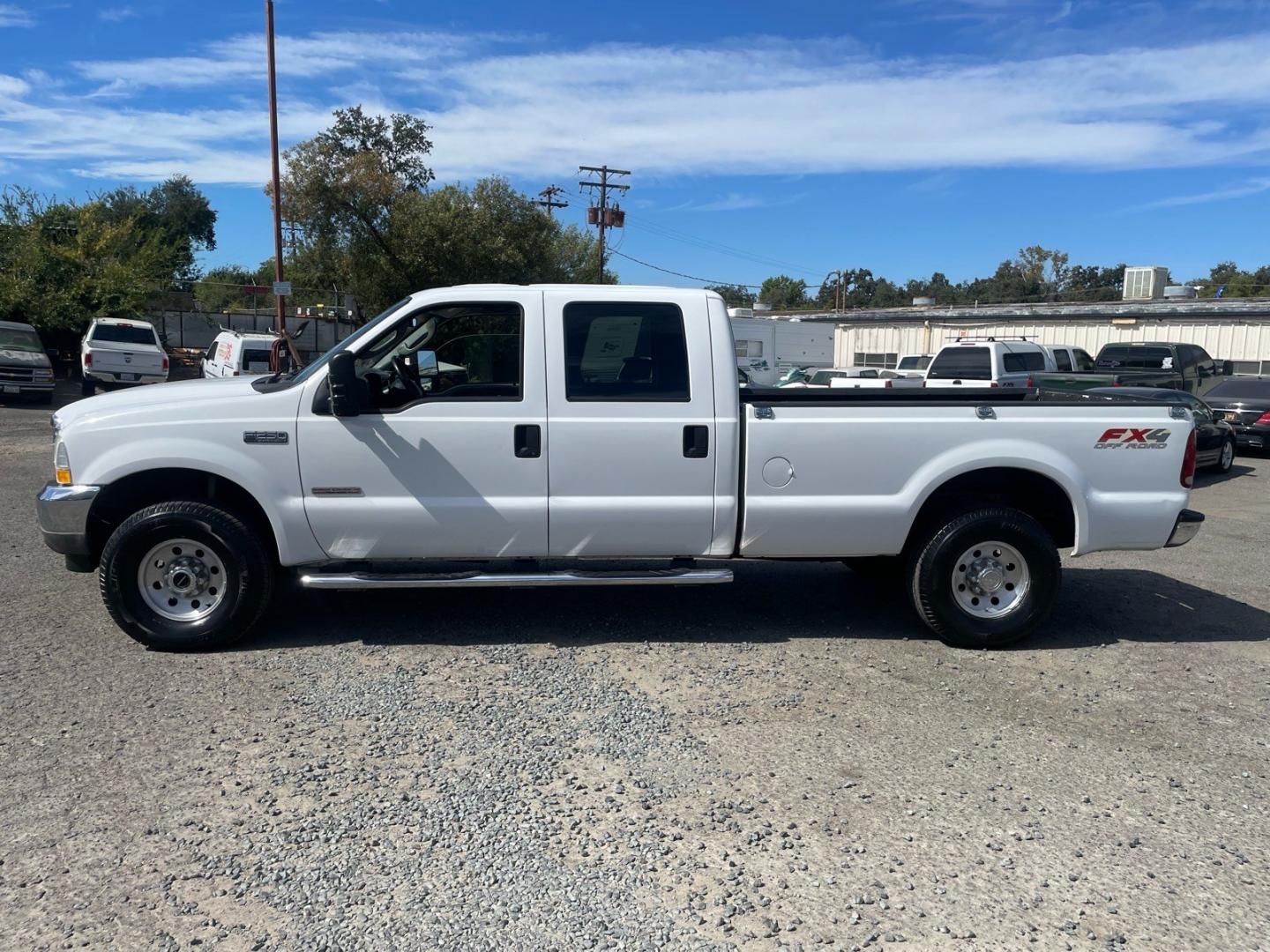 2003 Oxford White Ford F-250 Super Duty XLT (1FTNW21P63E) with an Power Stroke 6.0L Diesel Turbo V8 325hp 560ft. lbs. Other engine, 5-Speed Automatic transmission, located at 800 Riverside Ave, Roseville, CA, 95678, (916) 773-4549, 38.732265, -121.291039 - DIESEL CREW CAB 4X4 FX4 XLT SERVICE RECORDS ON CLEAN CARFAX- Photo#4