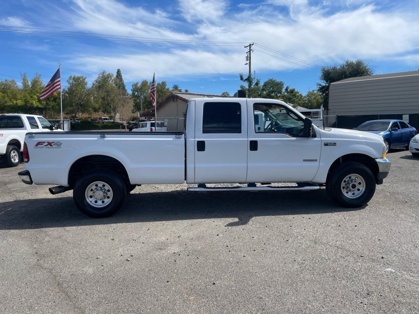 2003 Oxford White Ford F-250 Super Duty XLT (1FTNW21P63E) with an Power Stroke 6.0L Diesel Turbo V8 325hp 560ft. lbs. Other engine, 5-Speed Automatic transmission, located at 800 Riverside Ave, Roseville, CA, 95678, (916) 773-4549, 38.732265, -121.291039 - DIESEL CREW CAB 4X4 FX4 XLT SERVICE RECORDS ON CLEAN CARFAX- Photo#5