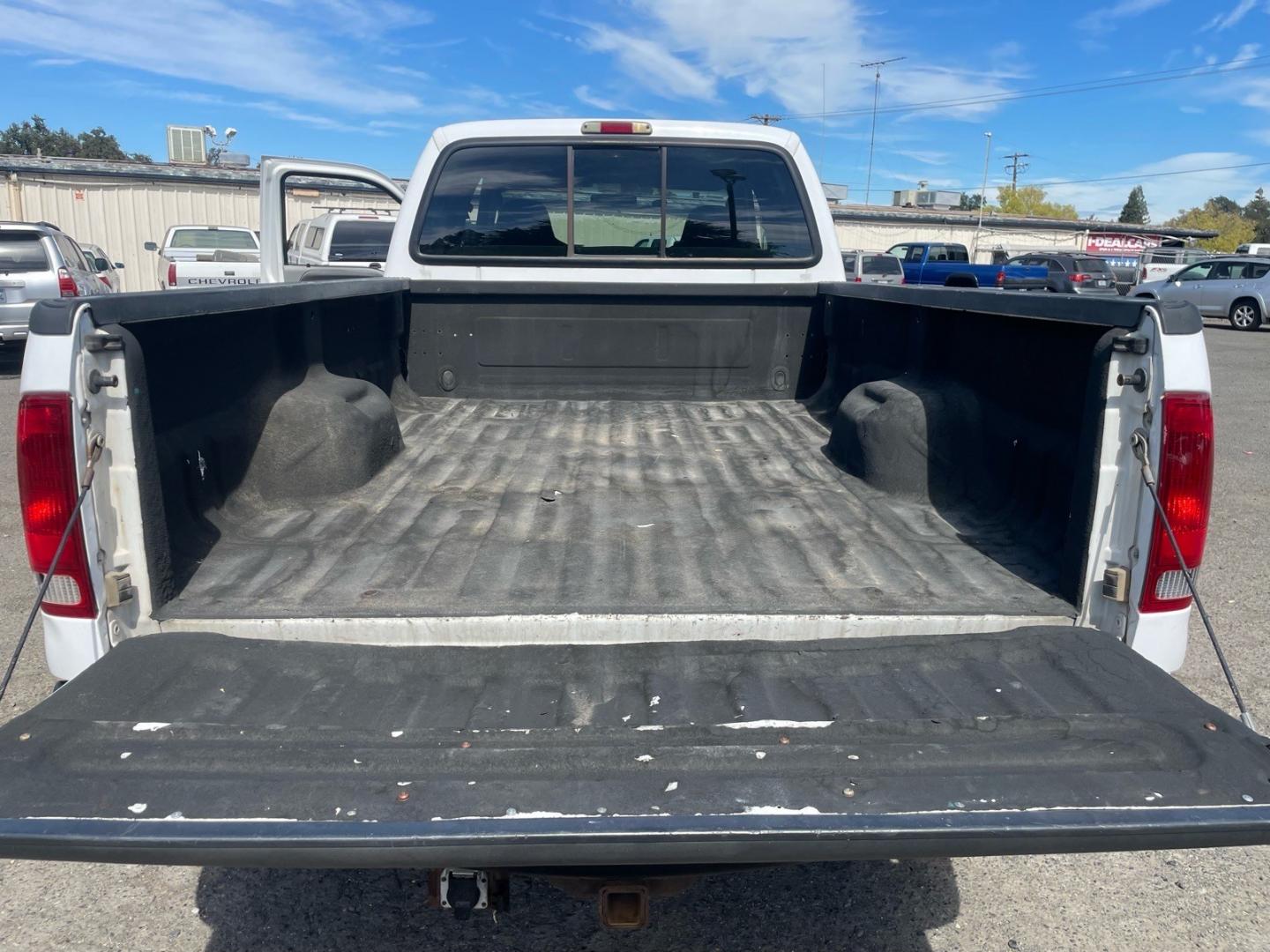 2003 Oxford White Ford F-250 Super Duty XLT (1FTNW21P63E) with an Power Stroke 6.0L Diesel Turbo V8 325hp 560ft. lbs. Other engine, 5-Speed Automatic transmission, located at 800 Riverside Ave, Roseville, CA, 95678, (916) 773-4549, 38.732265, -121.291039 - DIESEL CREW CAB 4X4 FX4 XLT SERVICE RECORDS ON CLEAN CARFAX- Photo#8