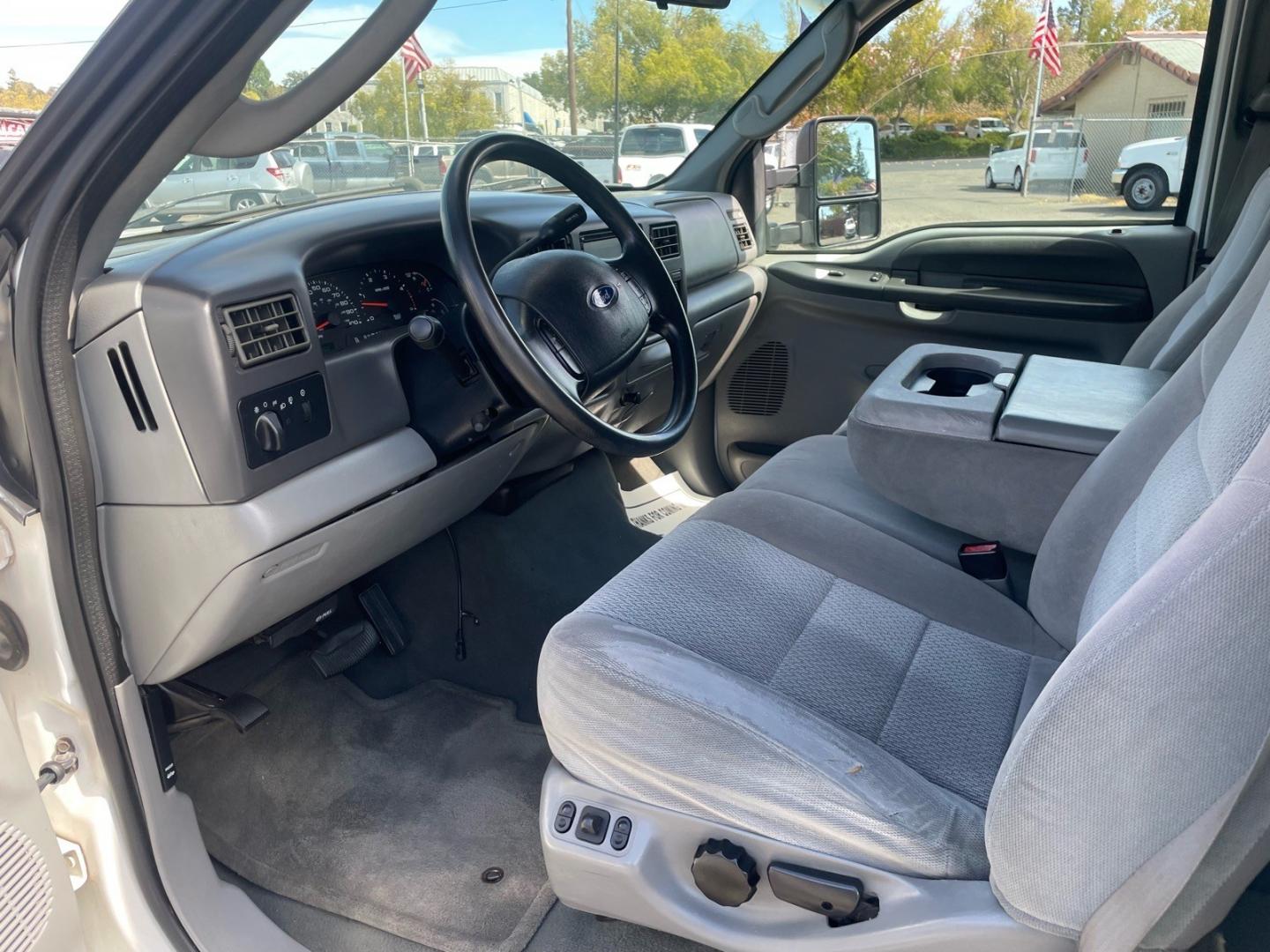 2003 Oxford White Ford F-250 Super Duty XLT (1FTNW21P63E) with an Power Stroke 6.0L Diesel Turbo V8 325hp 560ft. lbs. Other engine, 5-Speed Automatic transmission, located at 800 Riverside Ave, Roseville, CA, 95678, (916) 773-4549, 38.732265, -121.291039 - DIESEL CREW CAB 4X4 FX4 XLT SERVICE RECORDS ON CLEAN CARFAX- Photo#9