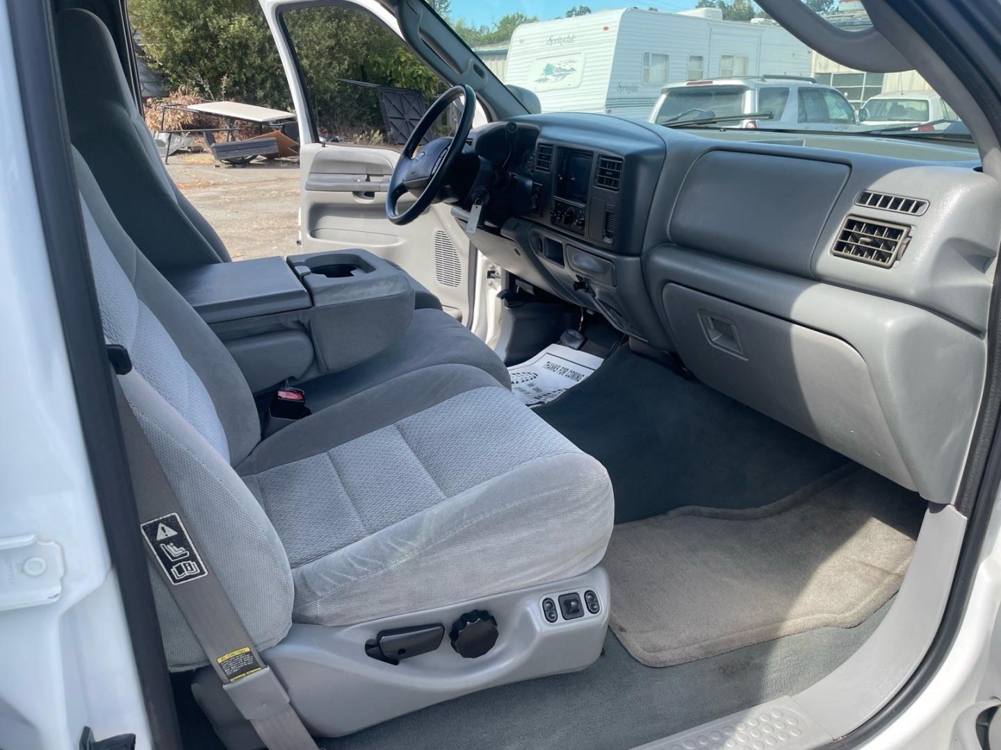 2003 Oxford White Ford F-250 Super Duty XLT (1FTNW21P63E) with an Power Stroke 6.0L Diesel Turbo V8 325hp 560ft. lbs. Other engine, 5-Speed Automatic transmission, located at 800 Riverside Ave, Roseville, CA, 95678, (916) 773-4549, 38.732265, -121.291039 - DIESEL CREW CAB 4X4 FX4 XLT SERVICE RECORDS ON CLEAN CARFAX- Photo#11