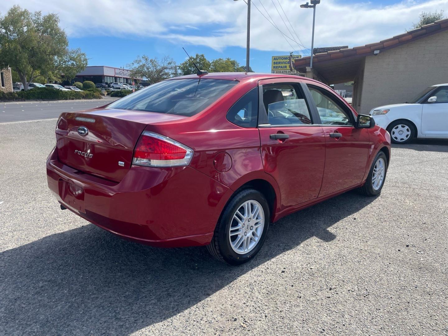 2010 Sangria Red Metallic Ford Focus SE (1FAHP3FN5AW) with an 2.0L 2.0L I4 140hp 136ft. lbs. Sequential Multiport Fuel Injection engine, 4-Speed Automatic transmission, located at 800 Riverside Ave, Roseville, CA, 95678, (916) 773-4549, 38.732265, -121.291039 - SE NEW TIRES CLEAN CARFAX- Photo#3