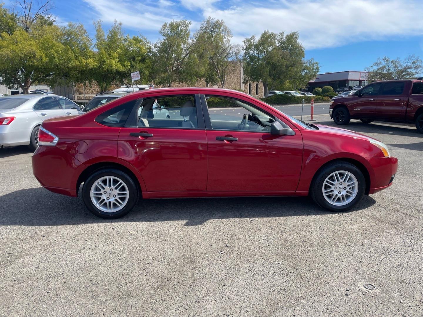 2010 Sangria Red Metallic Ford Focus SE (1FAHP3FN5AW) with an 2.0L 2.0L I4 140hp 136ft. lbs. Sequential Multiport Fuel Injection engine, 4-Speed Automatic transmission, located at 800 Riverside Ave, Roseville, CA, 95678, (916) 773-4549, 38.732265, -121.291039 - SE NEW TIRES CLEAN CARFAX- Photo#5