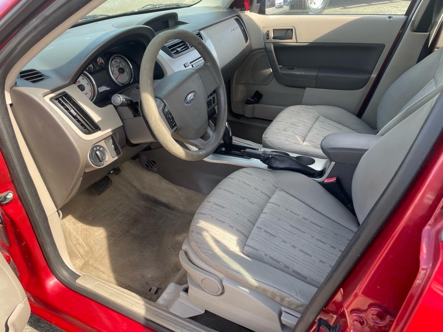 2010 Sangria Red Metallic Ford Focus SE (1FAHP3FN5AW) with an 2.0L 2.0L I4 140hp 136ft. lbs. Sequential Multiport Fuel Injection engine, 4-Speed Automatic transmission, located at 800 Riverside Ave, Roseville, CA, 95678, (916) 773-4549, 38.732265, -121.291039 - SE NEW TIRES CLEAN CARFAX- Photo#9