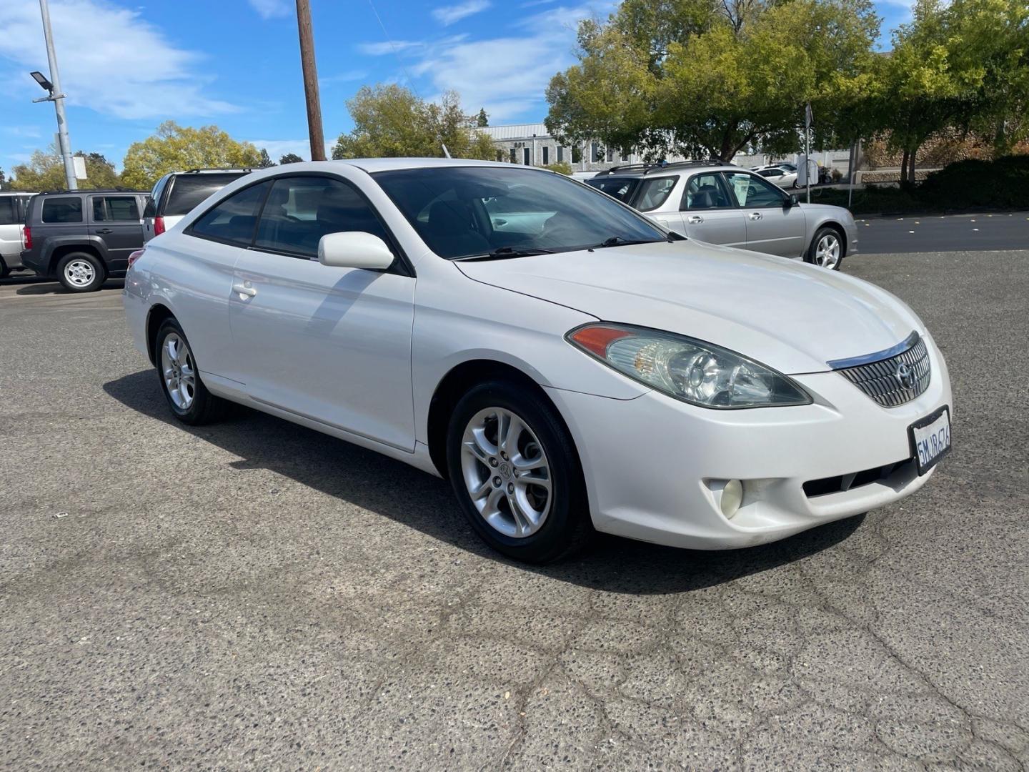 2005 White Toyota Camry Solara SE (4T1CE38P15U) with an 2.4L 2.4L I4 157hp 162ft. lbs. Other engine, 4-Speed Automatic transmission, located at 800 Riverside Ave, Roseville, CA, 95678, (916) 773-4549, 38.732265, -121.291039- Photo#1