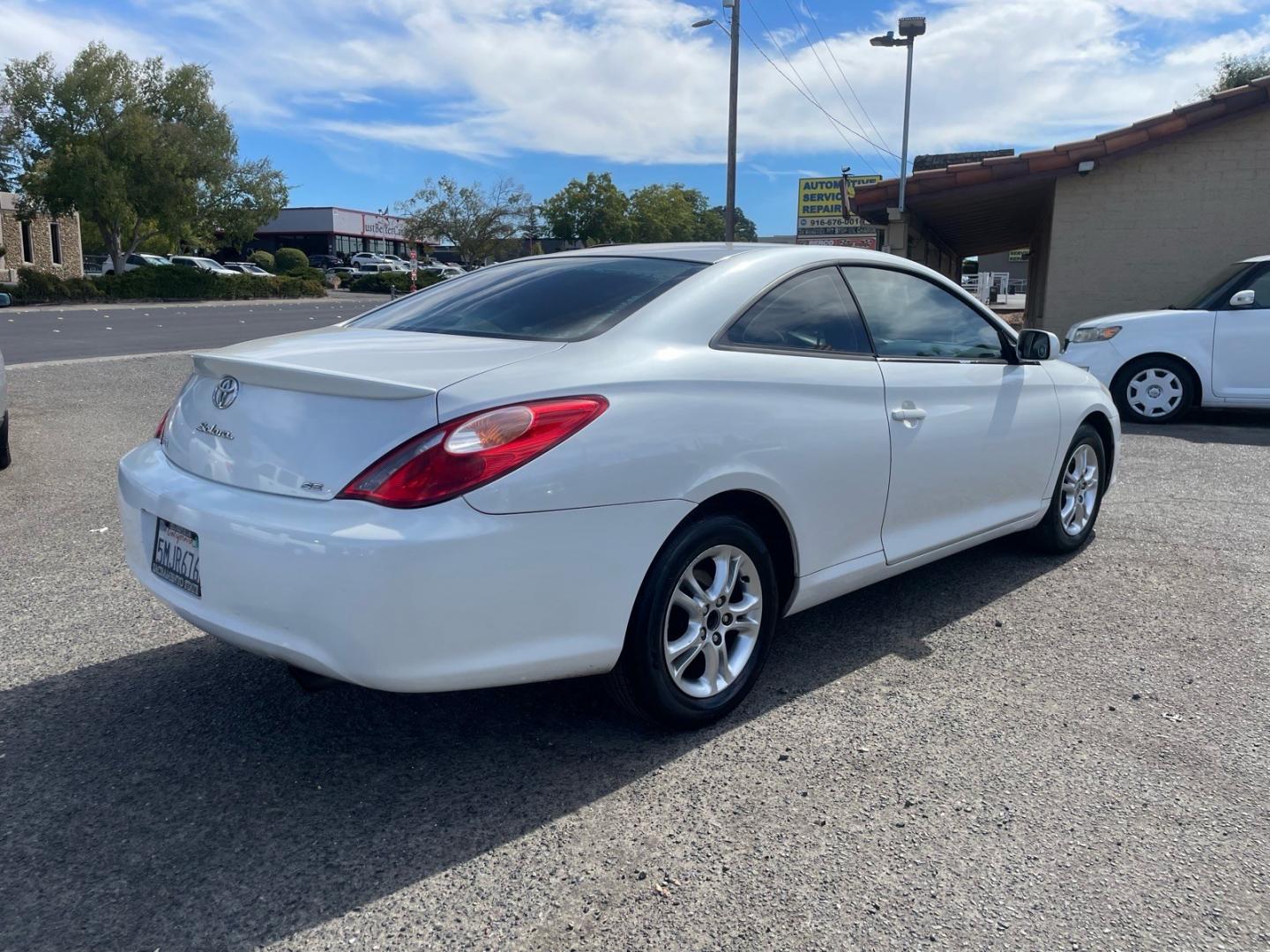 2005 White Toyota Camry Solara SE (4T1CE38P15U) with an 2.4L 2.4L I4 157hp 162ft. lbs. Other engine, 4-Speed Automatic transmission, located at 800 Riverside Ave, Roseville, CA, 95678, (916) 773-4549, 38.732265, -121.291039- Photo#3