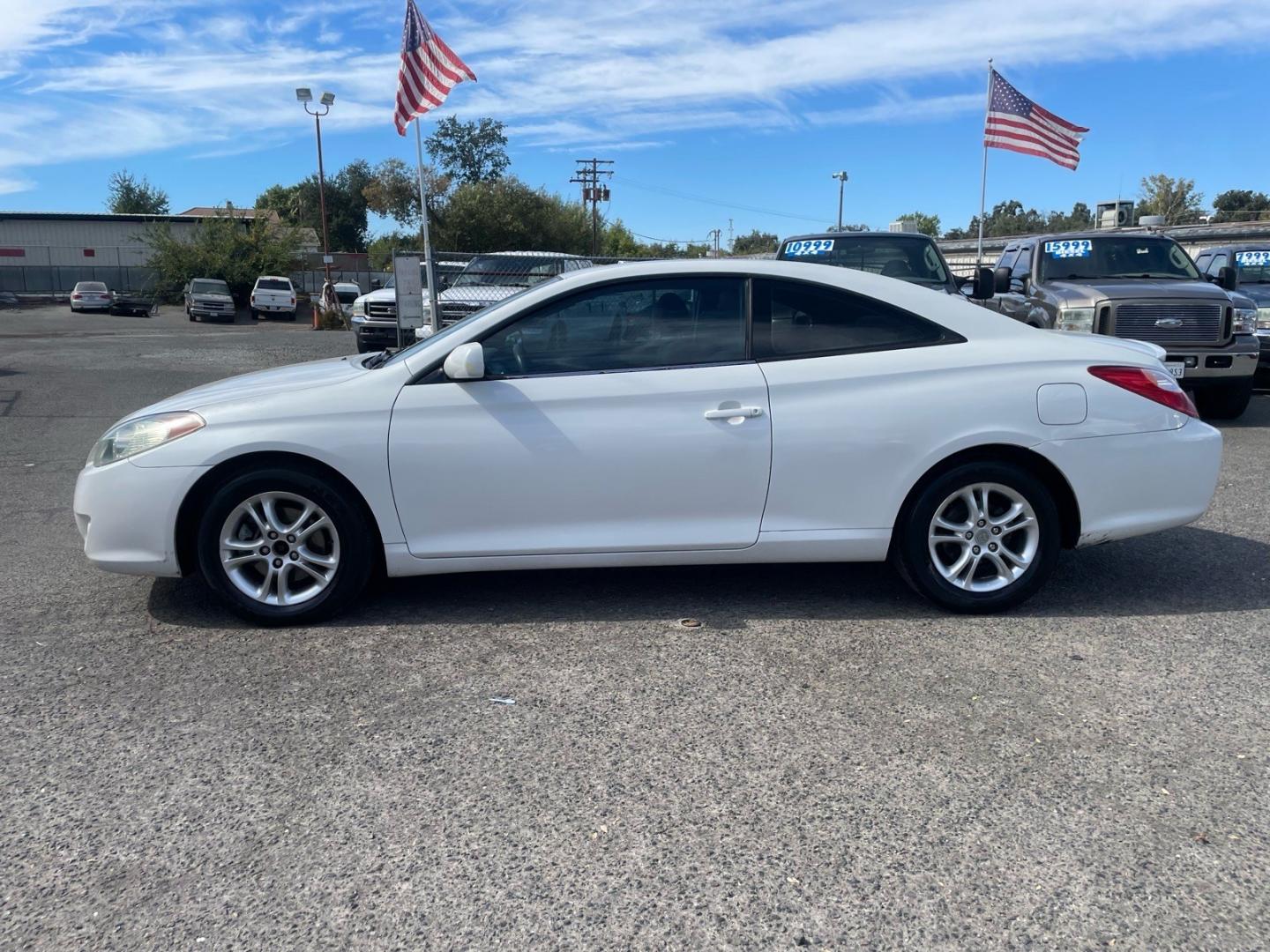 2005 White Toyota Camry Solara SE (4T1CE38P15U) with an 2.4L 2.4L I4 157hp 162ft. lbs. Other engine, 4-Speed Automatic transmission, located at 800 Riverside Ave, Roseville, CA, 95678, (916) 773-4549, 38.732265, -121.291039- Photo#4