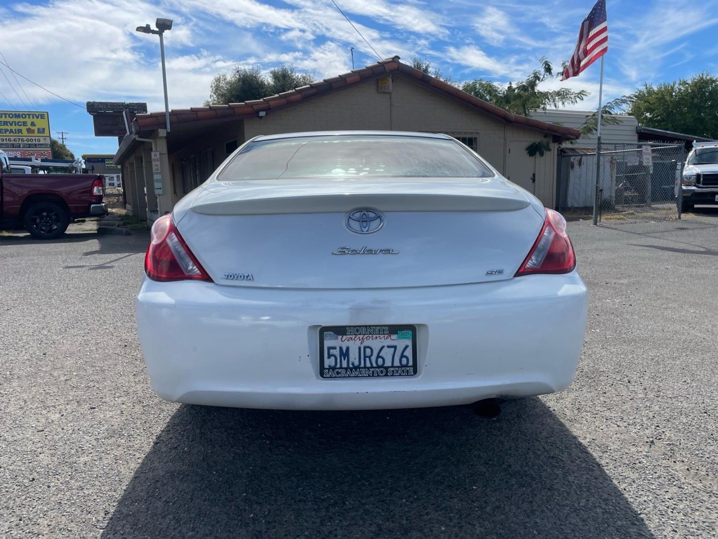 2005 White Toyota Camry Solara SE (4T1CE38P15U) with an 2.4L 2.4L I4 157hp 162ft. lbs. Other engine, 4-Speed Automatic transmission, located at 800 Riverside Ave, Roseville, CA, 95678, (916) 773-4549, 38.732265, -121.291039- Photo#7