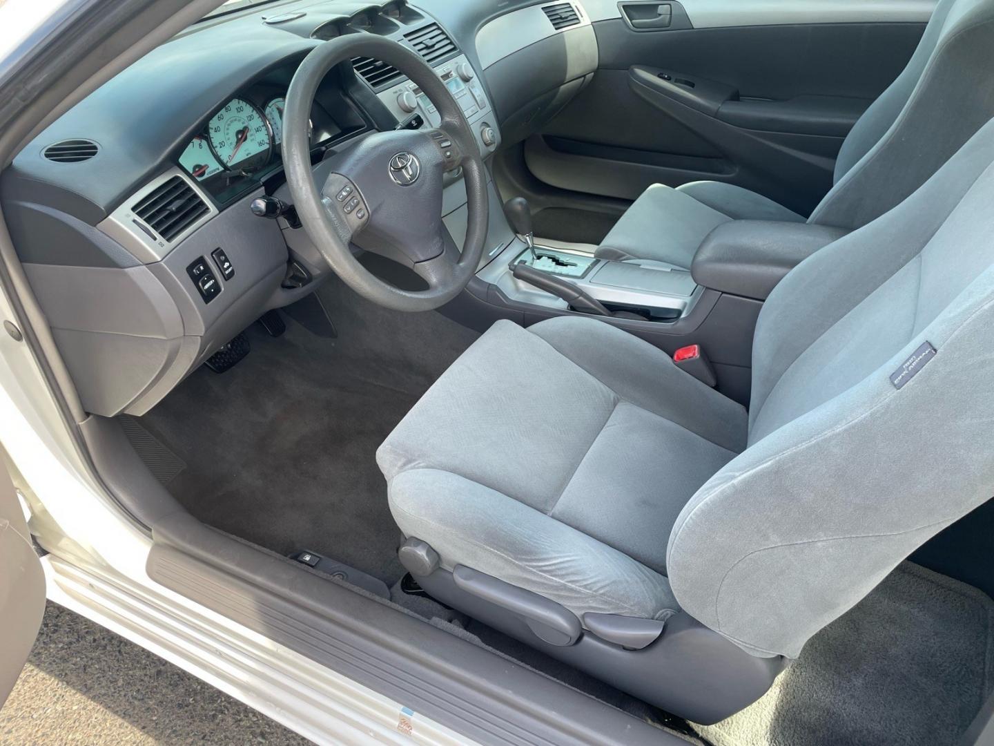 2005 White Toyota Camry Solara SE (4T1CE38P15U) with an 2.4L 2.4L I4 157hp 162ft. lbs. Other engine, 4-Speed Automatic transmission, located at 800 Riverside Ave, Roseville, CA, 95678, (916) 773-4549, 38.732265, -121.291039- Photo#8