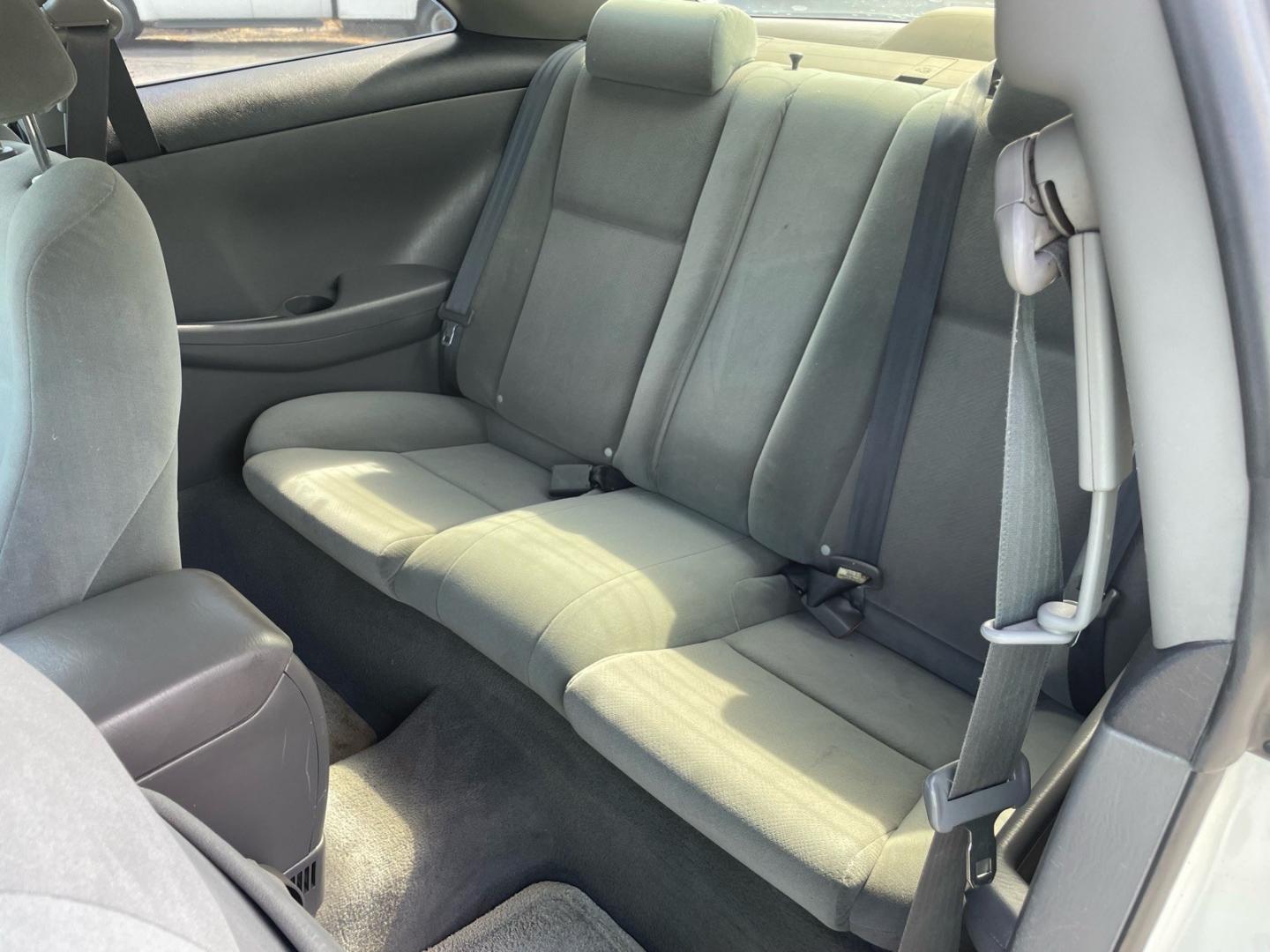 2005 White Toyota Camry Solara SE (4T1CE38P15U) with an 2.4L 2.4L I4 157hp 162ft. lbs. Other engine, 4-Speed Automatic transmission, located at 800 Riverside Ave, Roseville, CA, 95678, (916) 773-4549, 38.732265, -121.291039- Photo#9