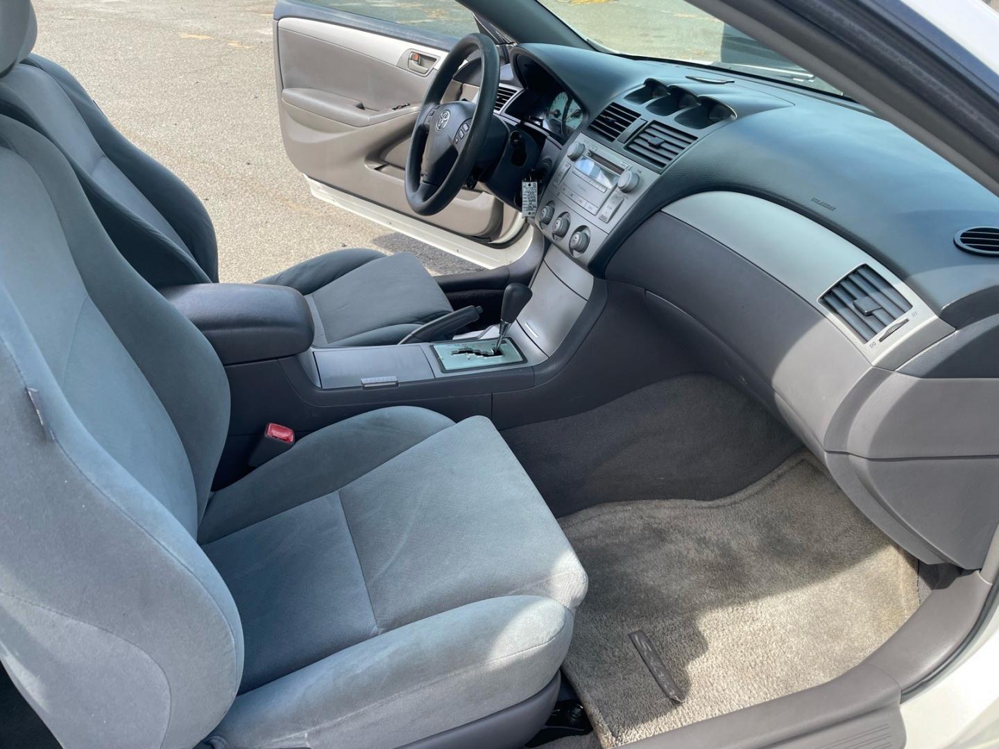2005 White Toyota Camry Solara SE (4T1CE38P15U) with an 2.4L 2.4L I4 157hp 162ft. lbs. Other engine, 4-Speed Automatic transmission, located at 800 Riverside Ave, Roseville, CA, 95678, (916) 773-4549, 38.732265, -121.291039- Photo#10