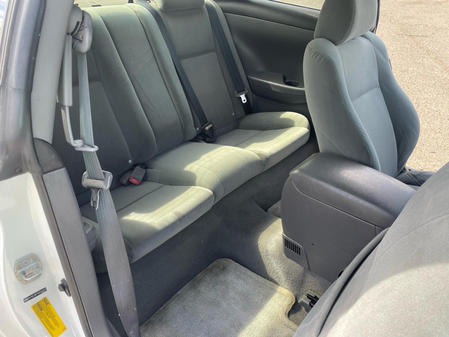 2005 White Toyota Camry Solara SE (4T1CE38P15U) with an 2.4L 2.4L I4 157hp 162ft. lbs. Other engine, 4-Speed Automatic transmission, located at 800 Riverside Ave, Roseville, CA, 95678, (916) 773-4549, 38.732265, -121.291039- Photo#11