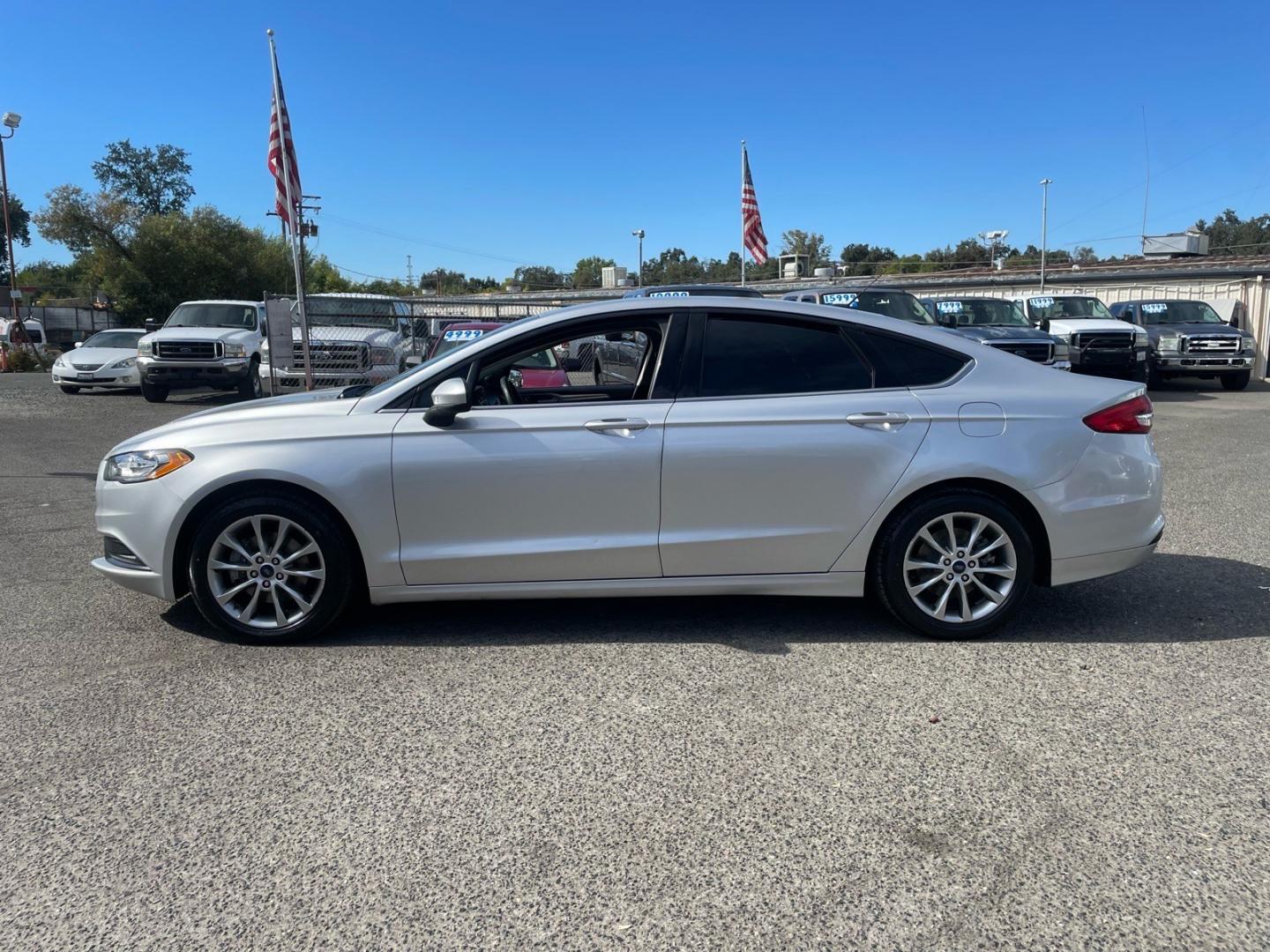 2017 Ingot Silver Ford Fusion SE (3FA6P0H75HR) with an 2.5L 2.5L I4 175hp 175ft. lbs. Sequential Multiport Fuel Injection engine, 6-Speed Automatic transmission, located at 800 Riverside Ave, Roseville, CA, 95678, (916) 773-4549, 38.732265, -121.291039 - SE NEW TIRES- Photo#4